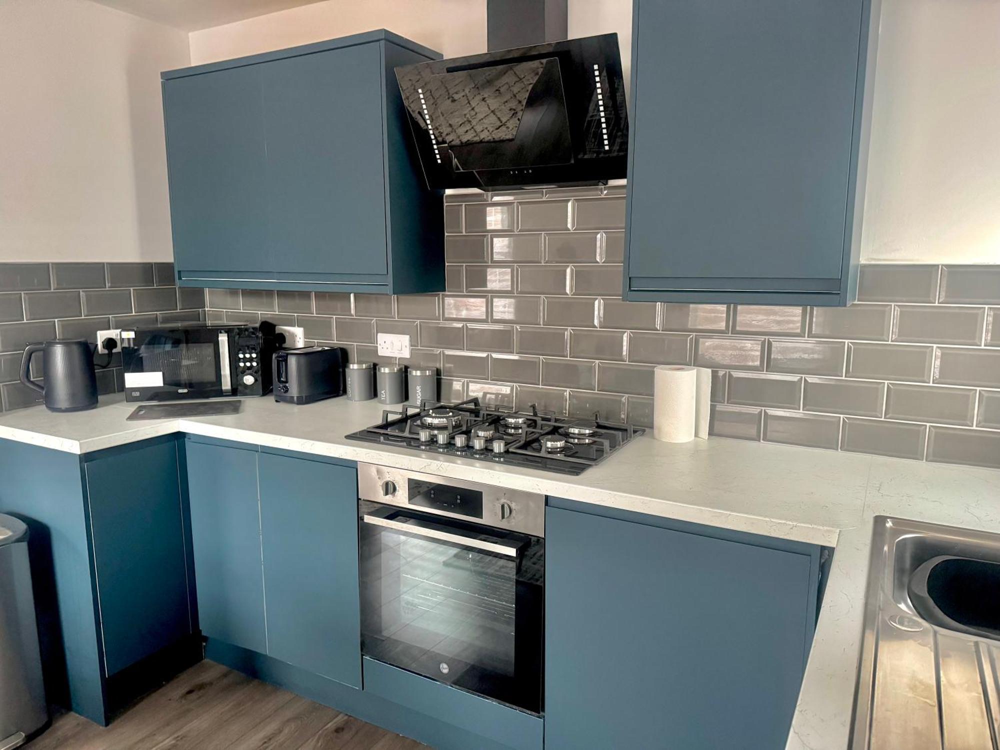 Apartment New Duplex Apartment, Free On Street Parking, Tv To Rooms, Sound System, Laundry