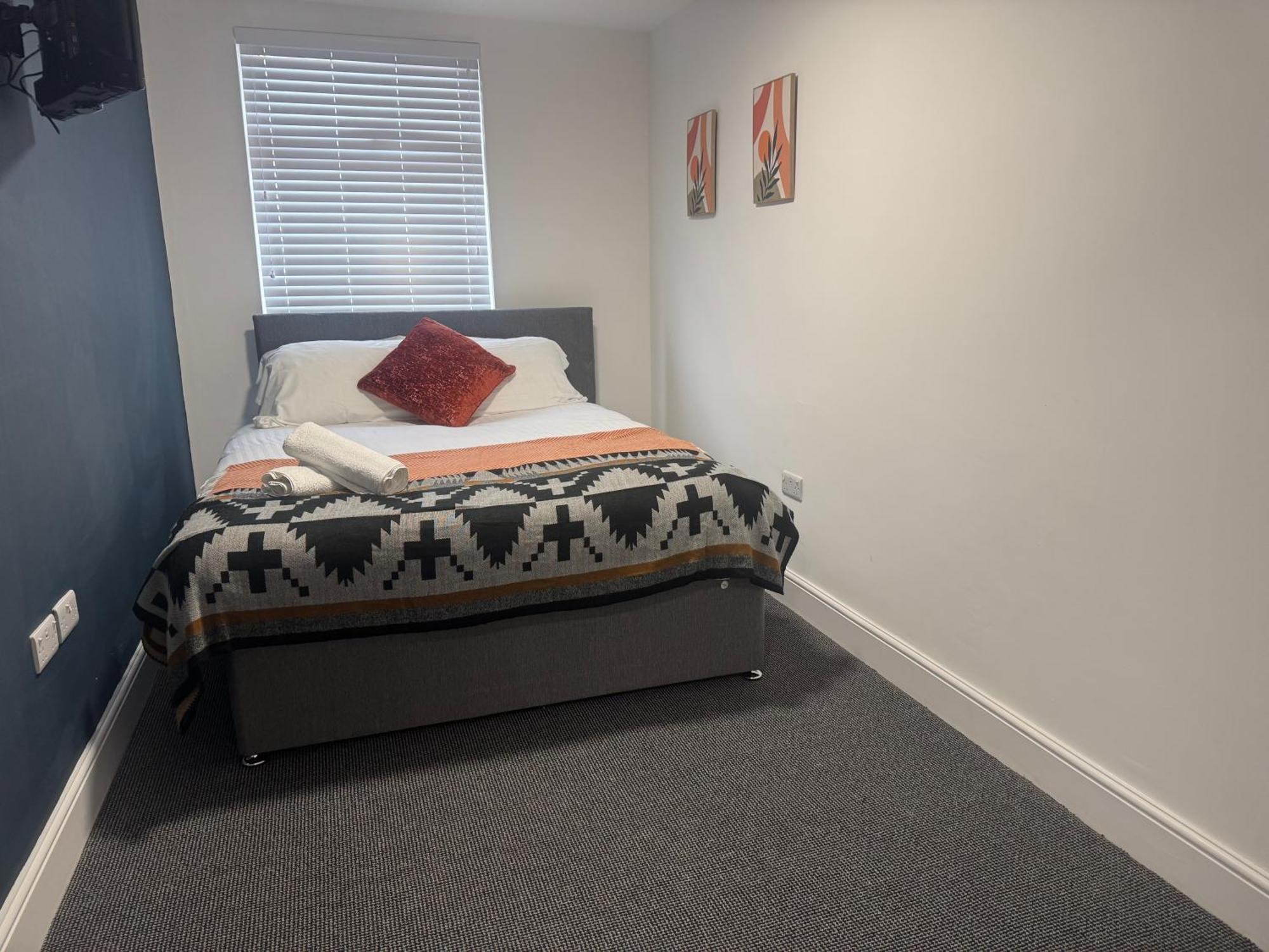 New Duplex Apartment, Free On Street Parking, Tv To Rooms, Sound System, Laundry Apartment Liverpool