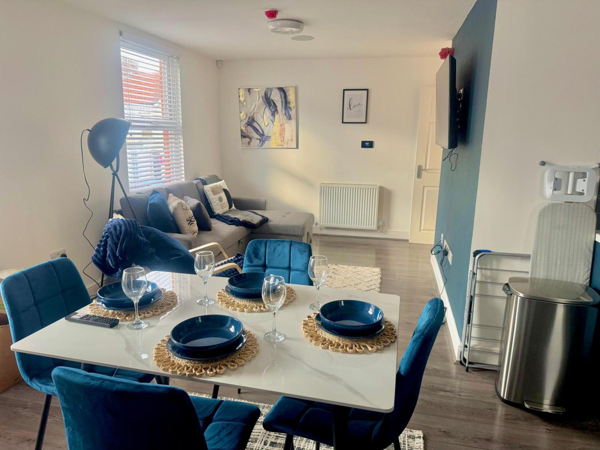 Apartment New Duplex Apartment, Free On Street Parking, Tv To Rooms, Sound System, Laundry Liverpool