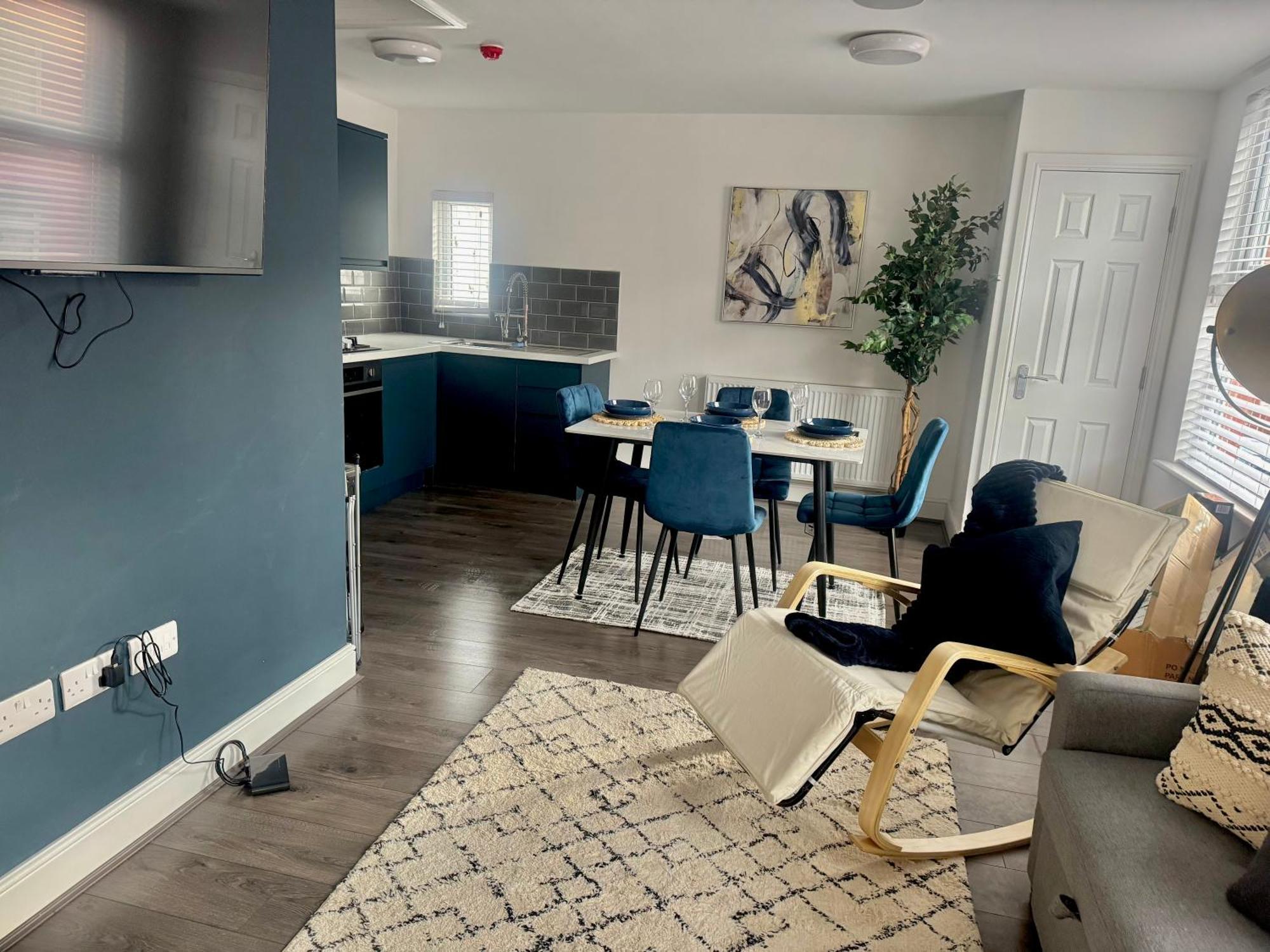 New Duplex Apartment, Free On Street Parking, Tv To Rooms, Sound System, Laundry Apartment