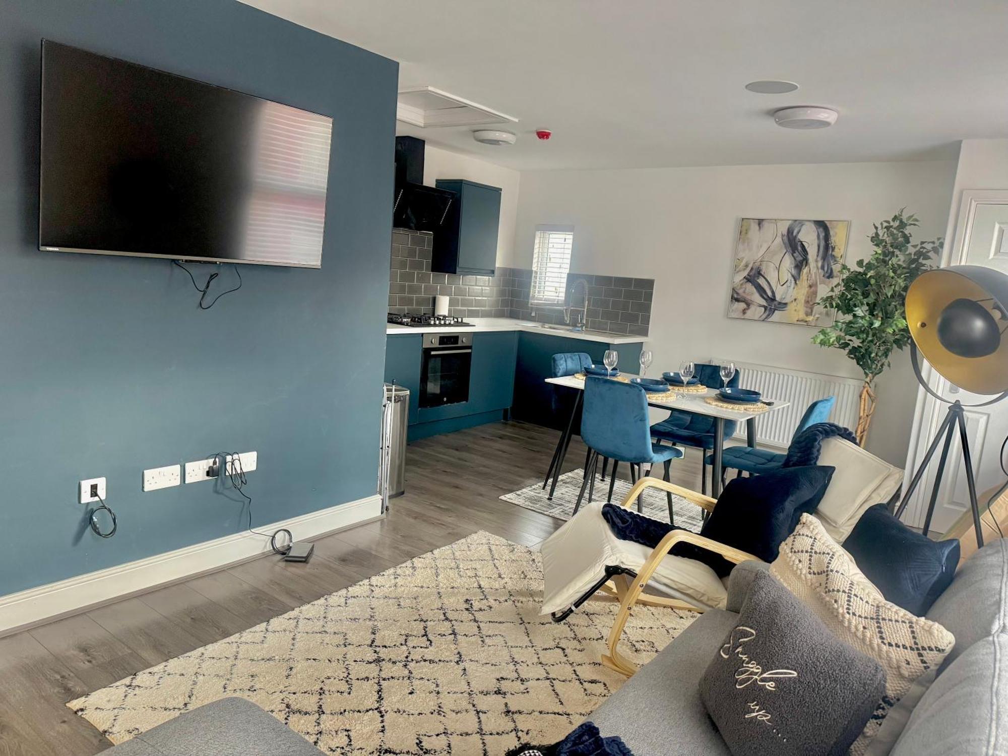 New Duplex Apartment, Free On Street Parking, Tv To Rooms, Sound System, Laundry Apartment *