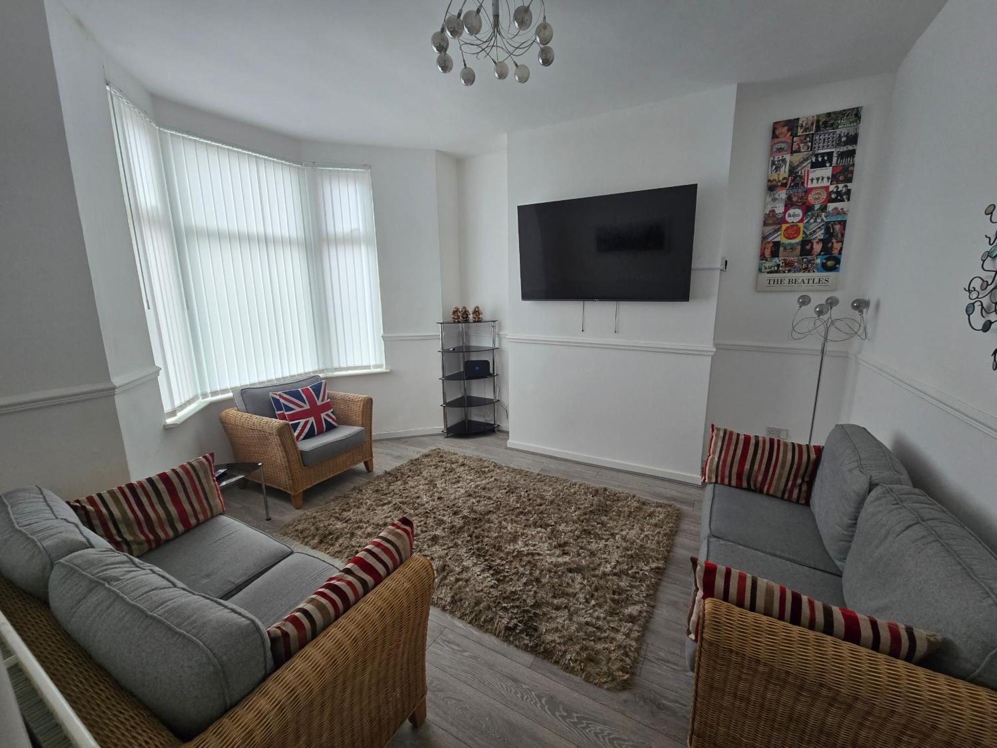 Holiday home Anfield Sleeps 5 *