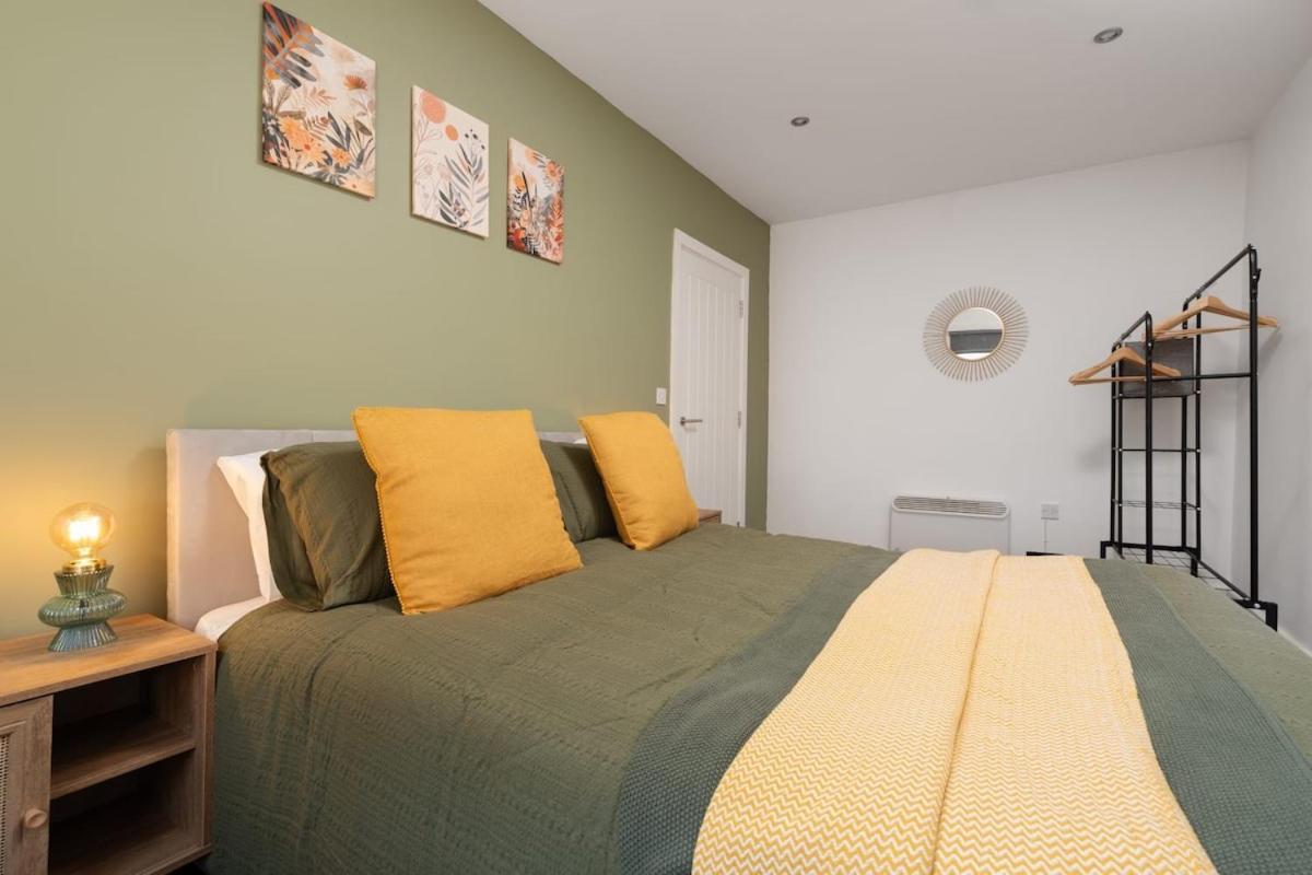 Apartment L1 Stay, Netflix & Prime Location,workspace
