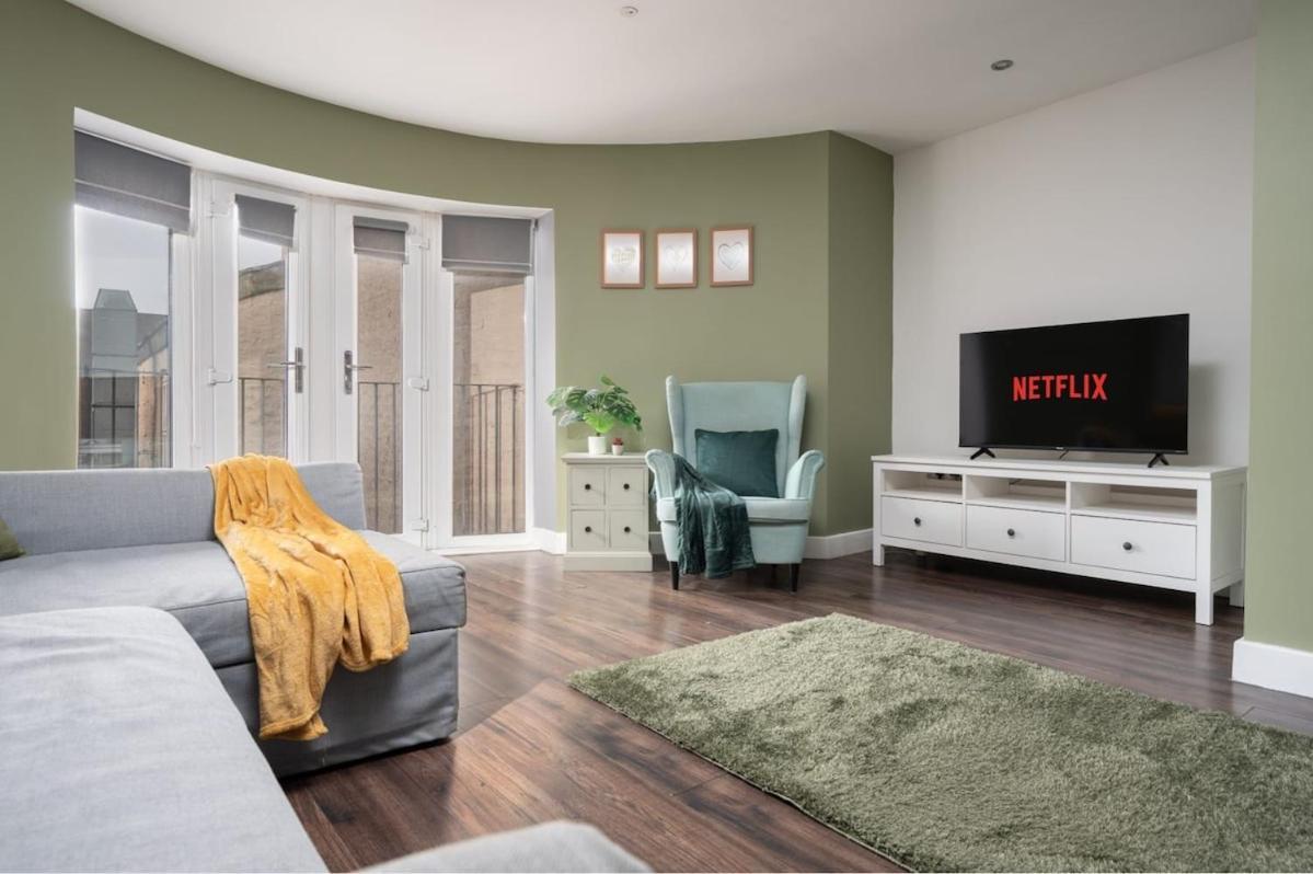 L1 Stay, Netflix & Prime Location,workspace