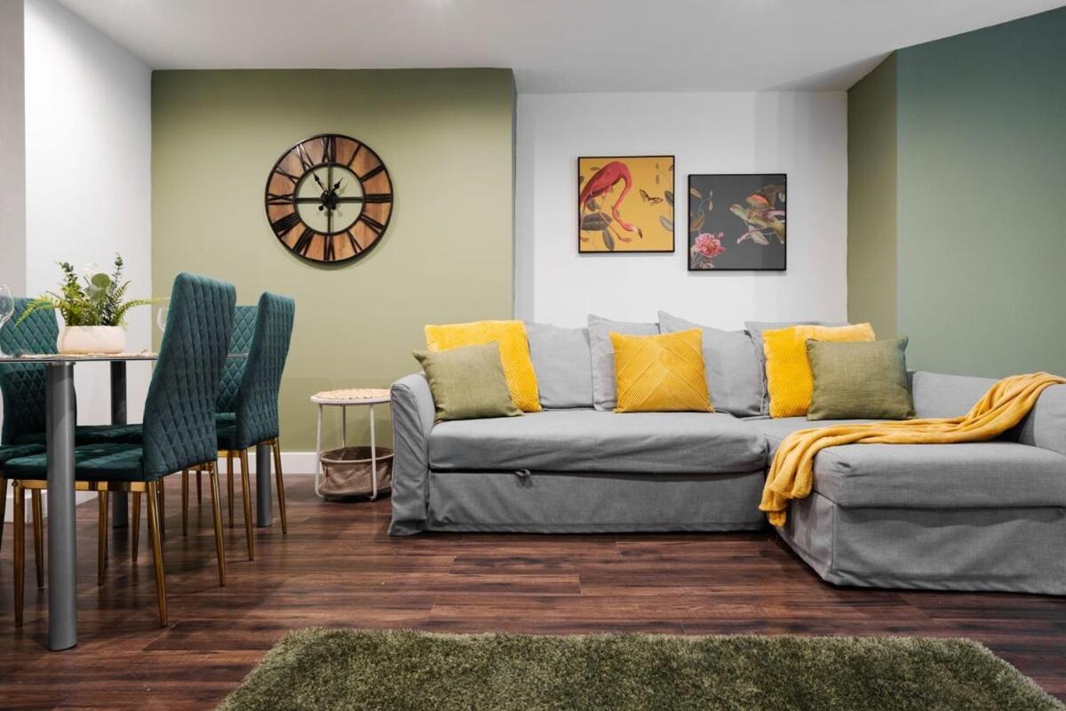 L1 Stay, Netflix & Prime Location,workspace Apartment *