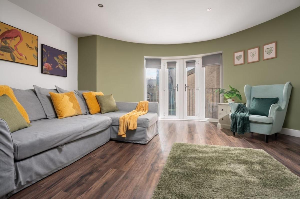Apartment L1 Stay, Netflix & Prime Location,workspace *