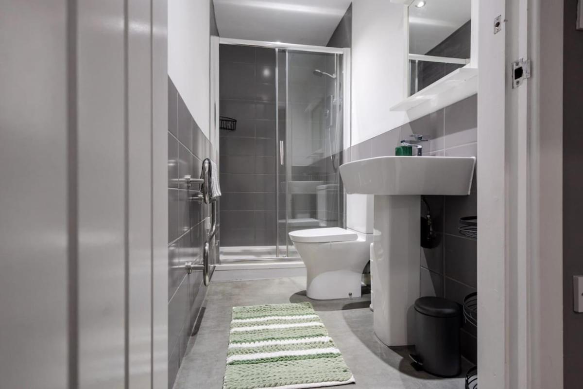 L1 Stay, Netflix & Prime Location,workspace *