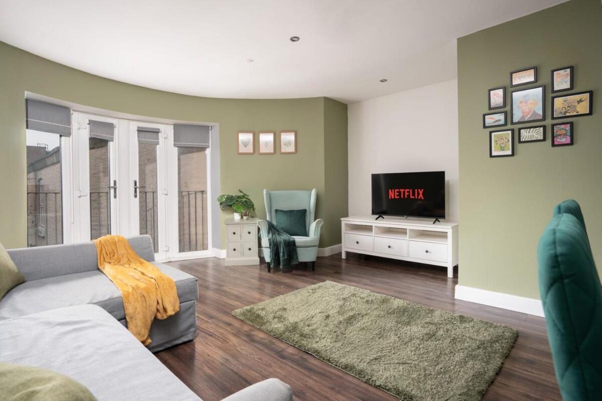 L1 Stay, Netflix & Prime Location,workspace Apartment