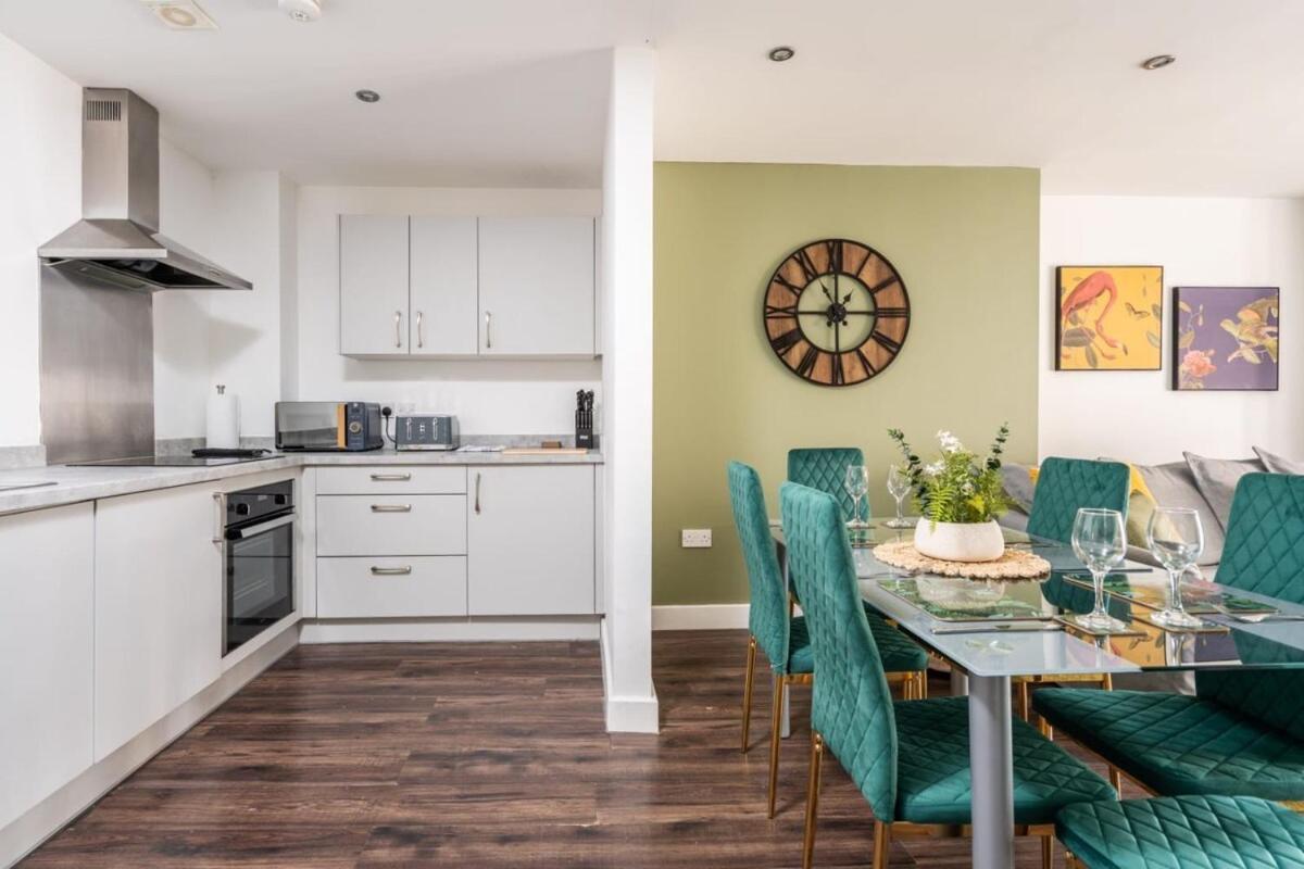 L1 Stay, Netflix & Prime Location,workspace Apartment *