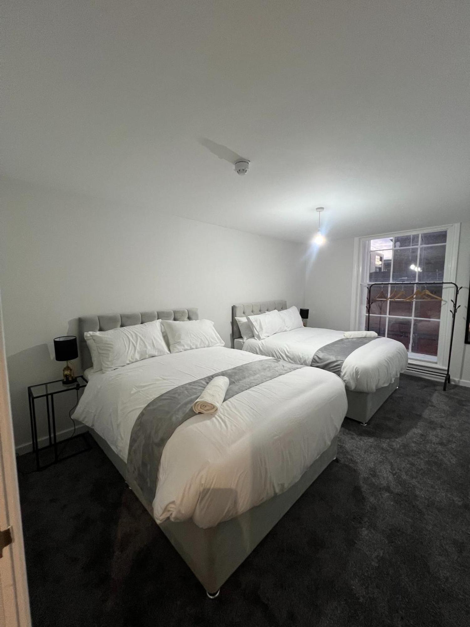 Apartment Urban Retreat By Lvp - Spacious 2-bed, Sleeps 10 - Ideal For Groups Liverpool