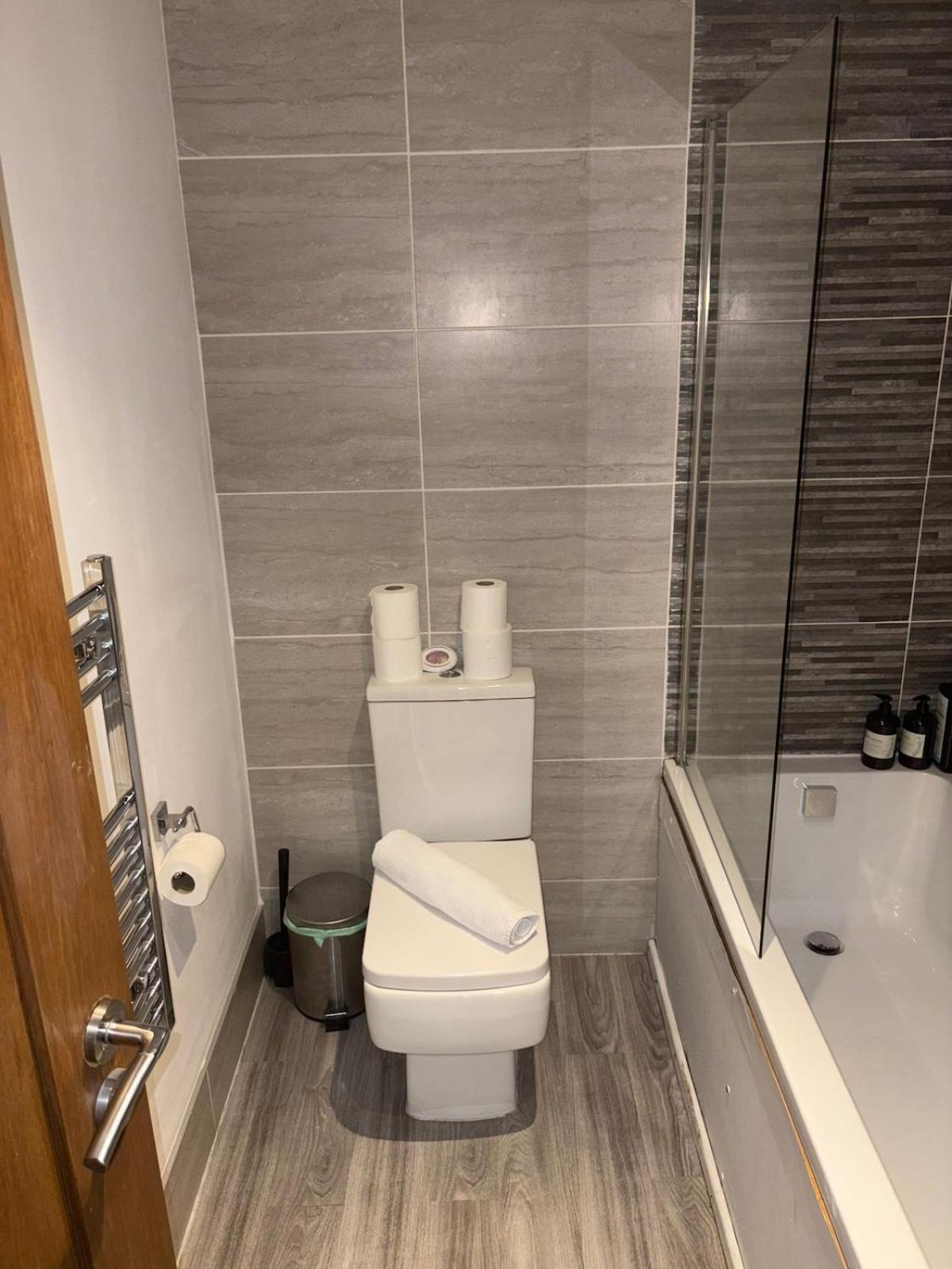 Apartment Castle Street - Centre 2 Bedroomed Sleeps 8 *