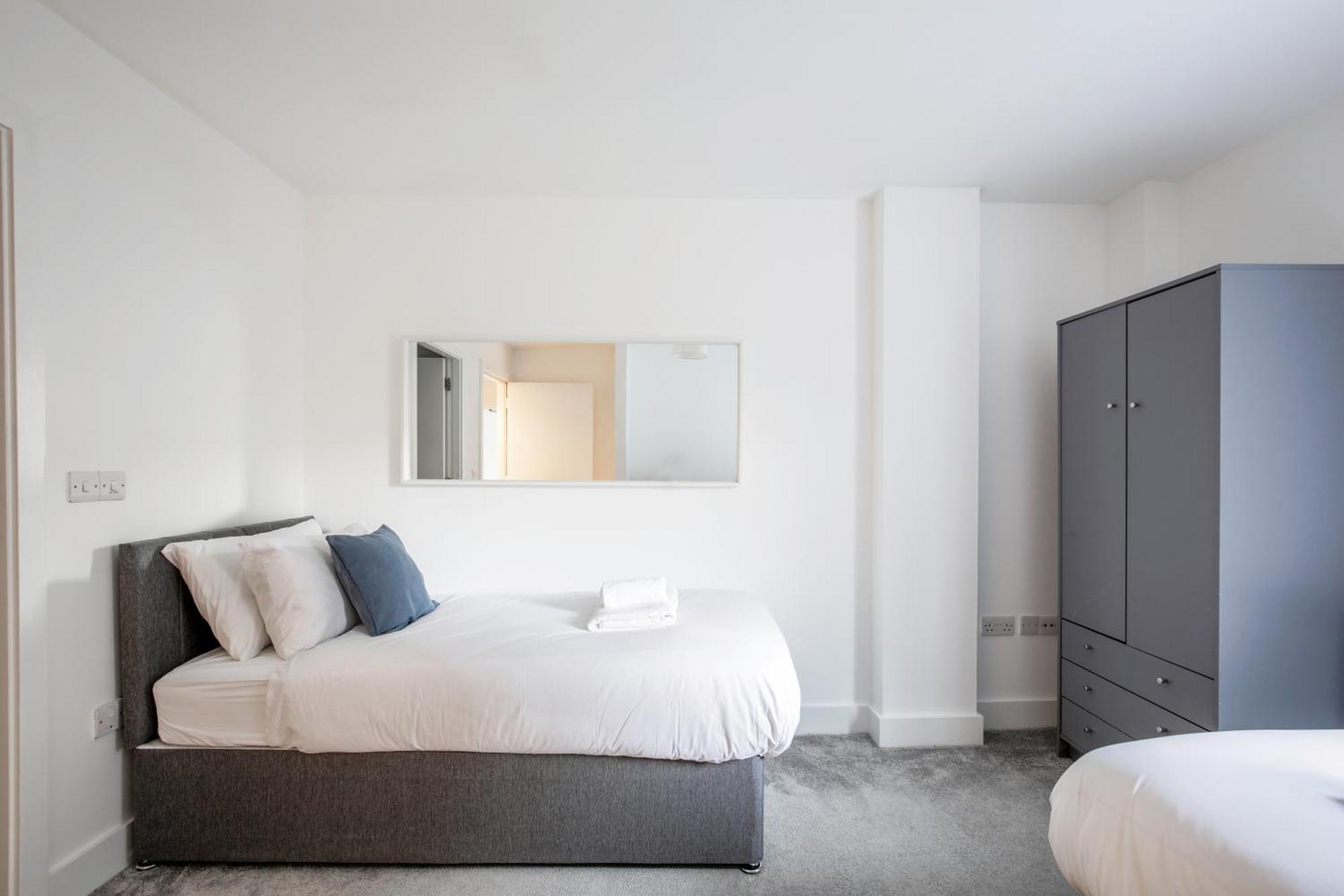 Henry Street Luxe By Bold Apartment