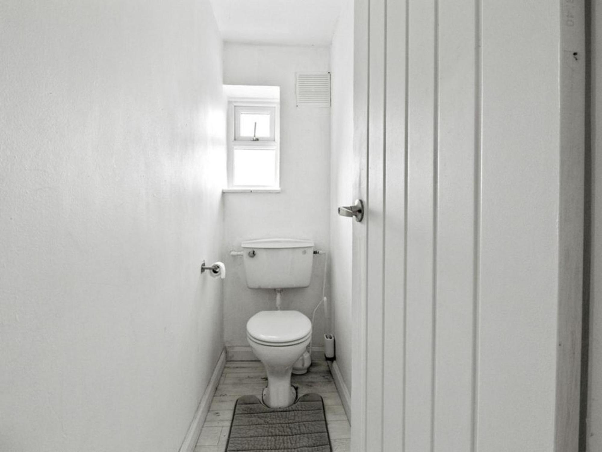 Apartment Spacious 3 Bedroom In Aintree *