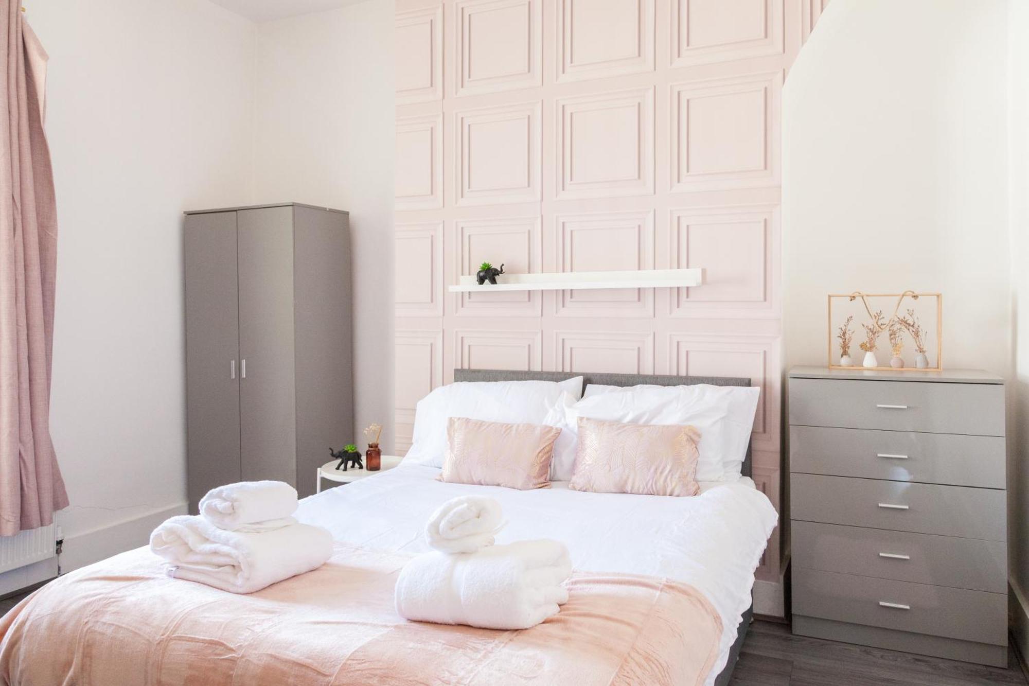 Anfield - Perfect For Large Groups, 8min Walk To Stadium, Comfy House With Parking * Liverpool