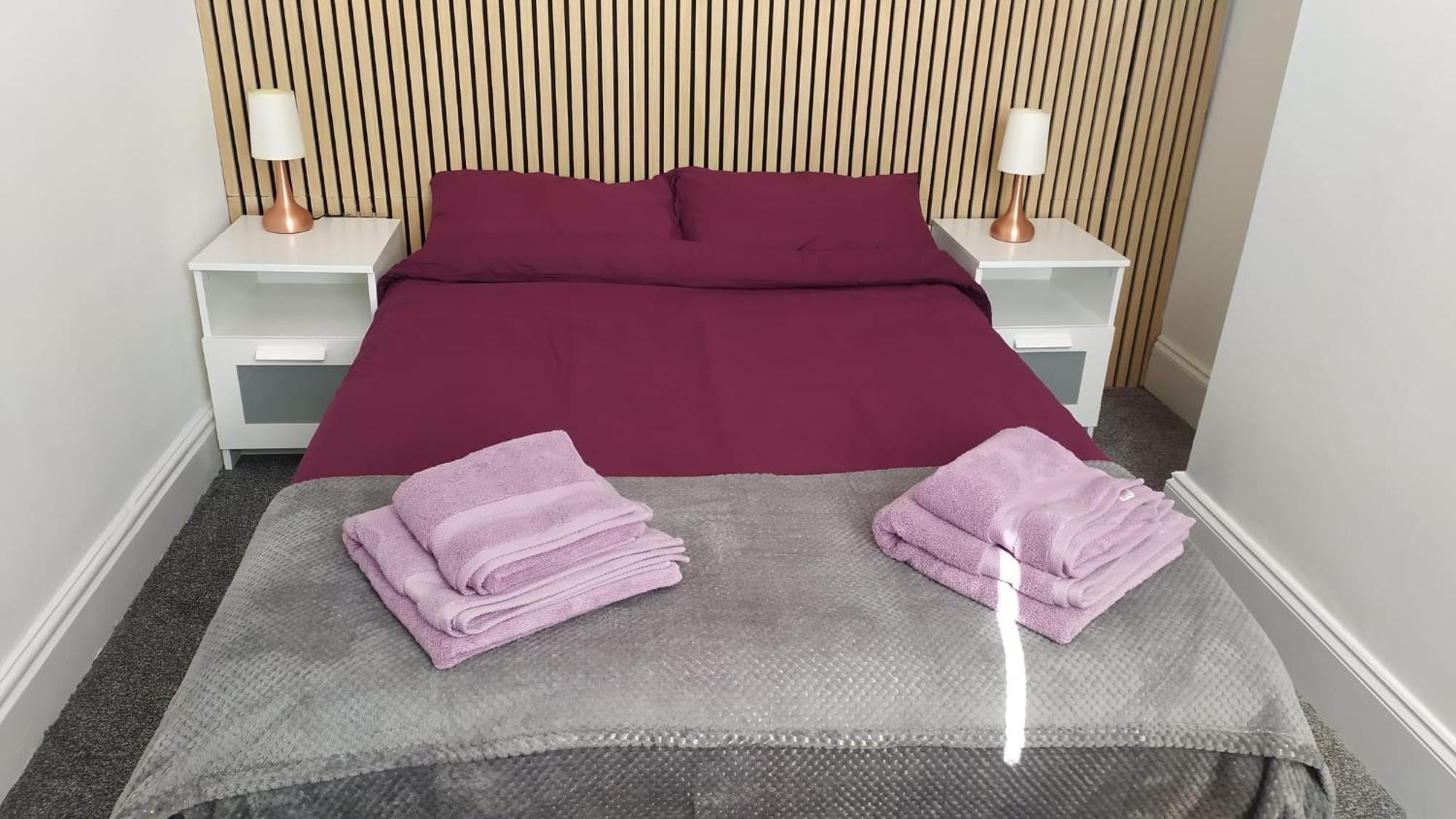 From Near Lfc, Efc & Train Station Apartment *