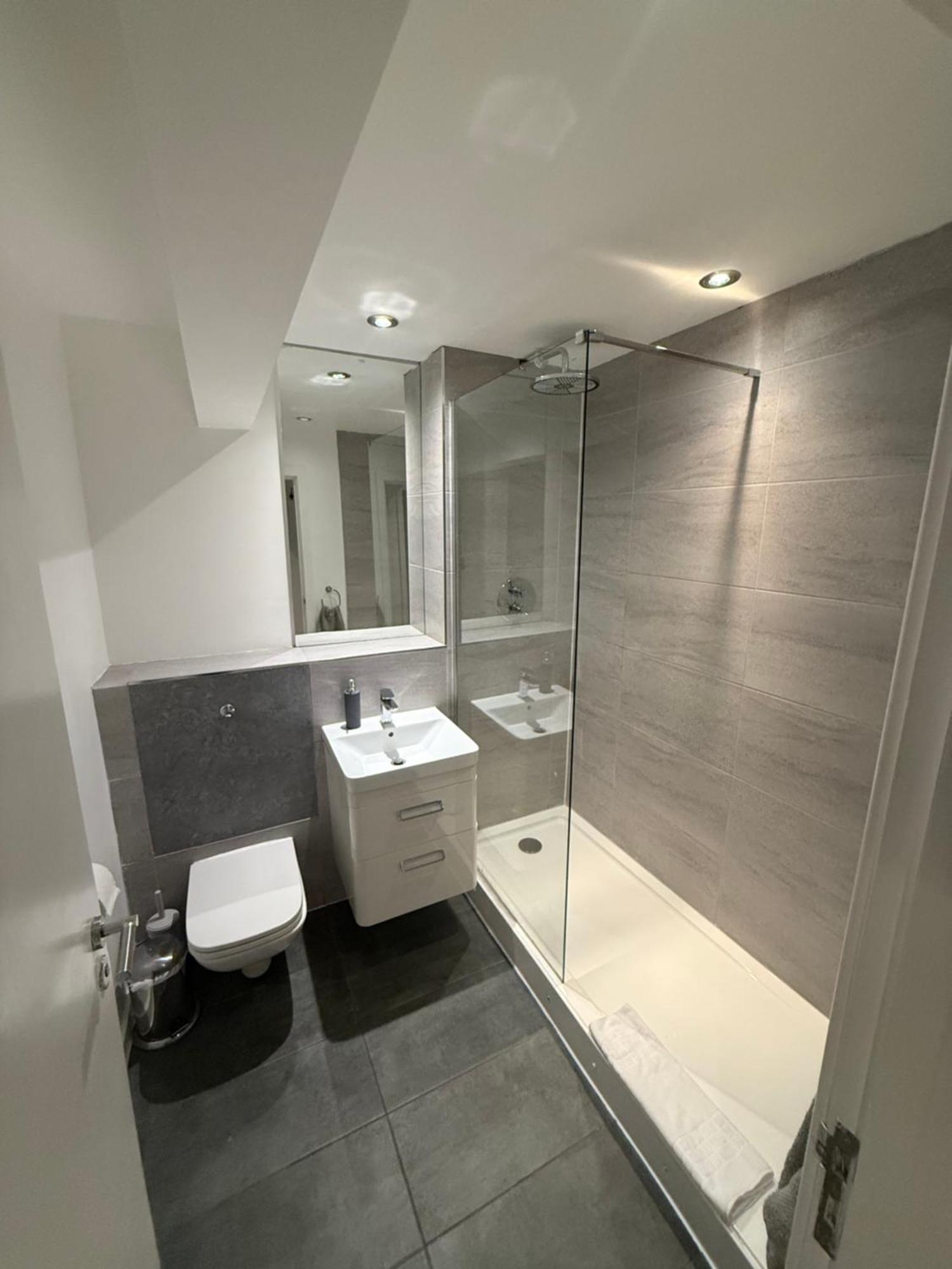 5 Halifax House 7 *