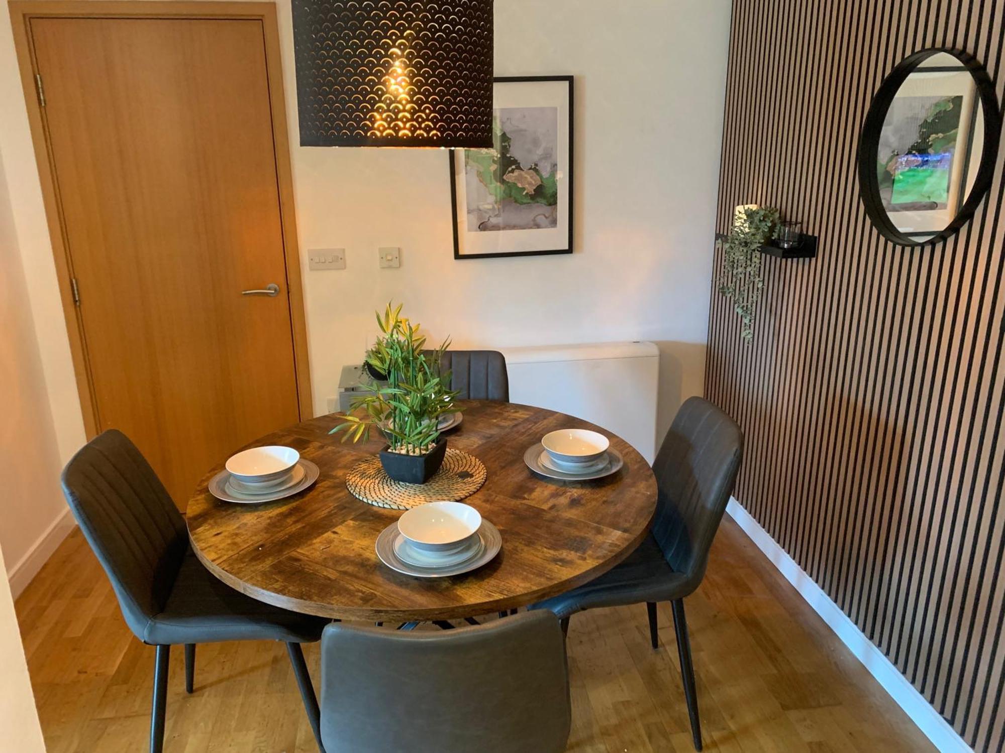 Apartment-sleeps 6-free Parking