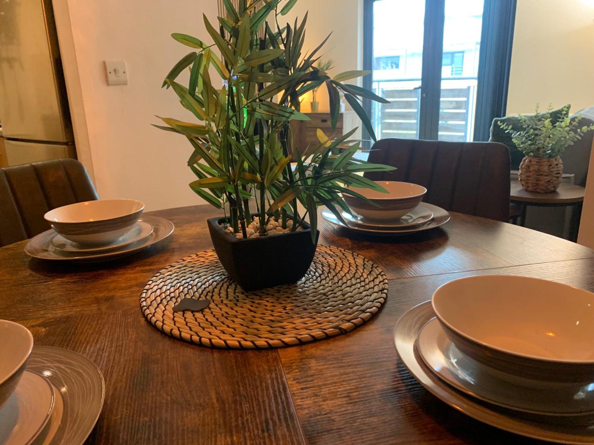 Apartment-sleeps 6-free Parking Liverpool