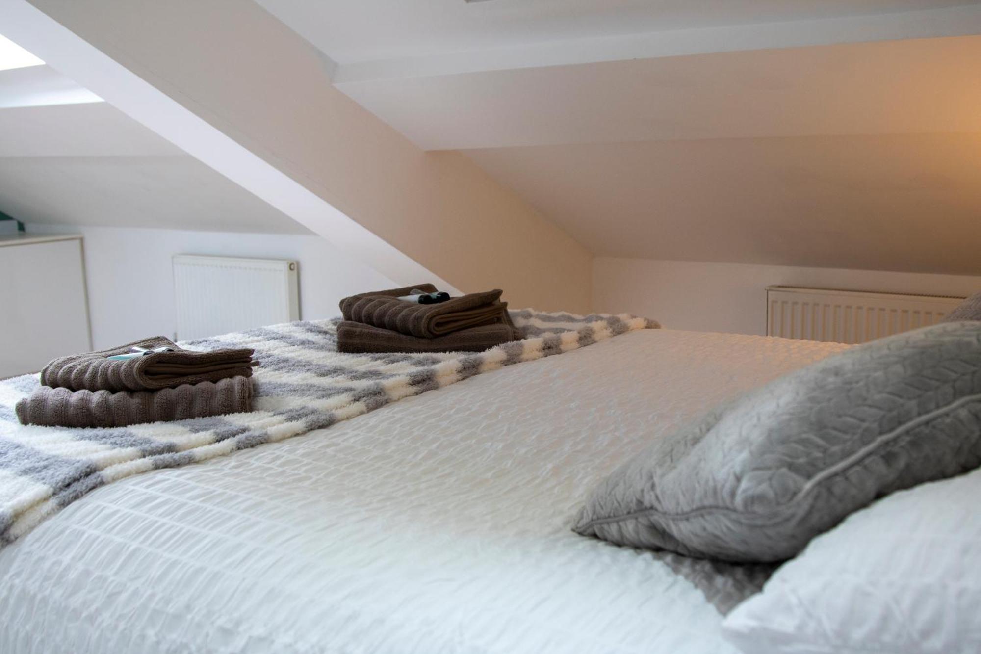 Spacious 5 Bed En-suite Flat