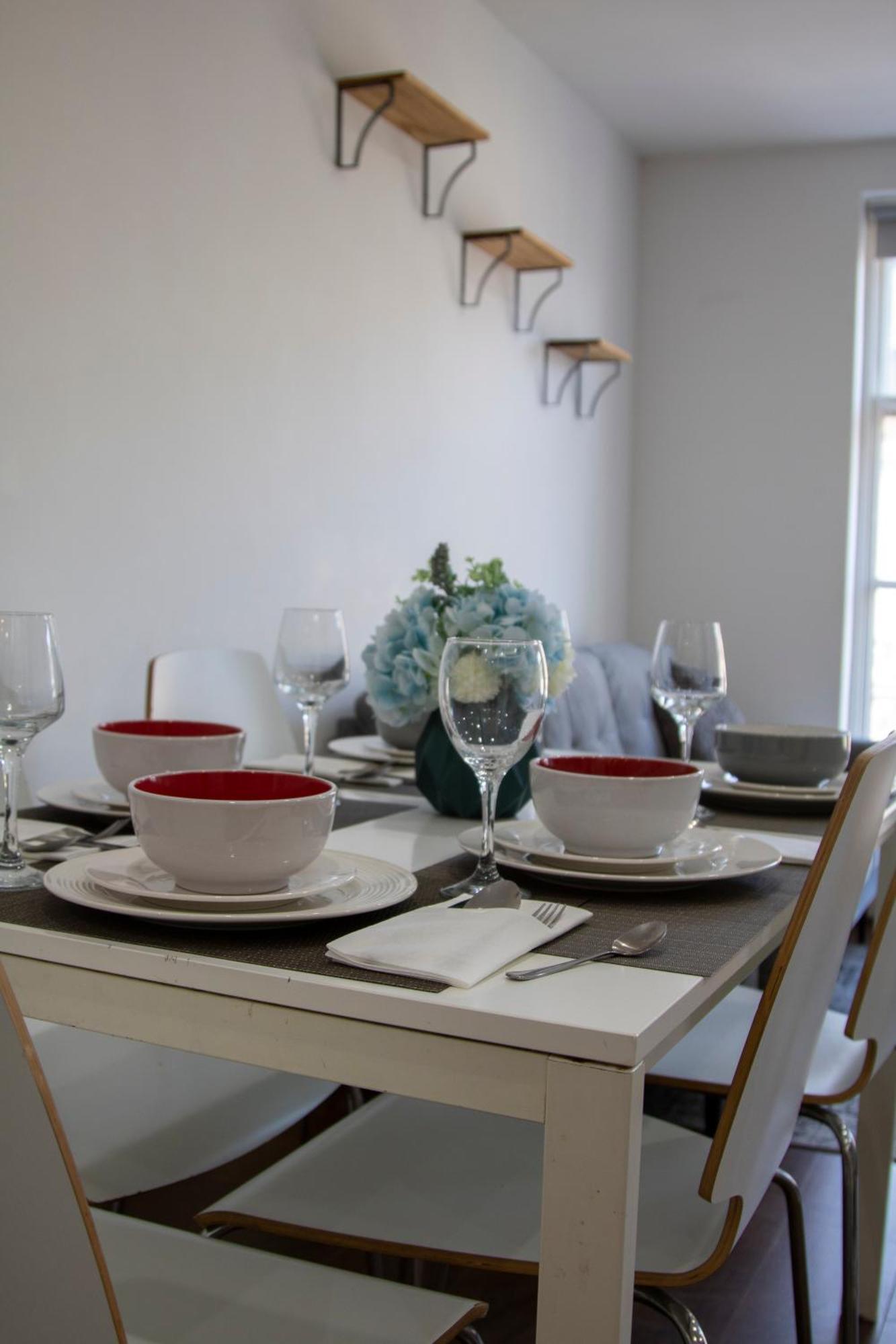 Spacious 5 Bed En-suite Flat *