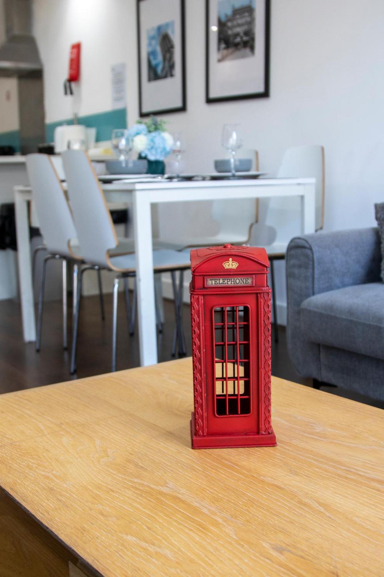Spacious 5 Bed En-suite Flat *