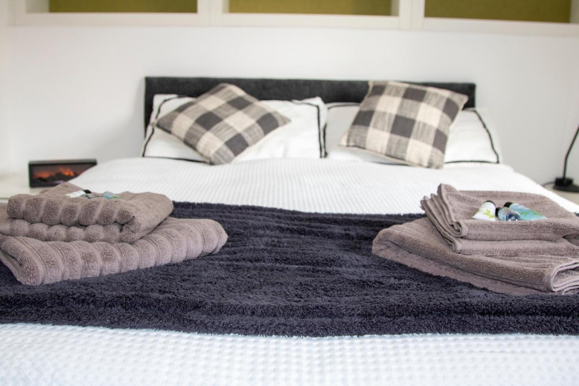 Spacious 5 Bed En-suite Flat * Liverpool