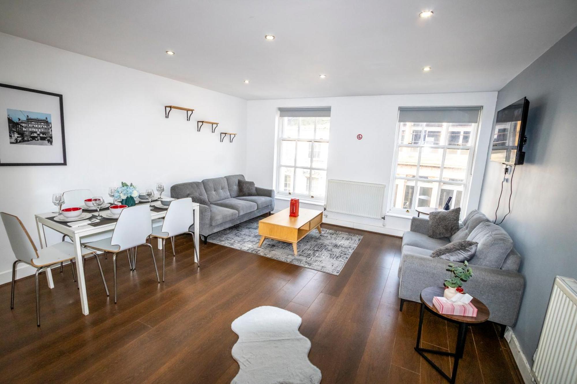 Spacious 5 Bed En-suite Flat * Liverpool