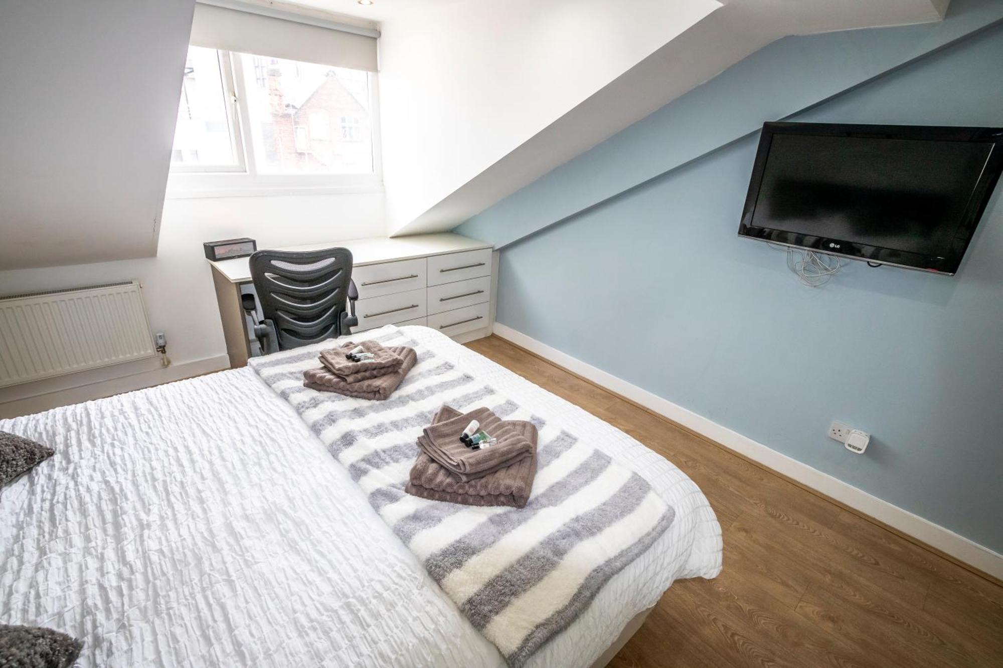 Spacious 5 Bed En-suite Flat