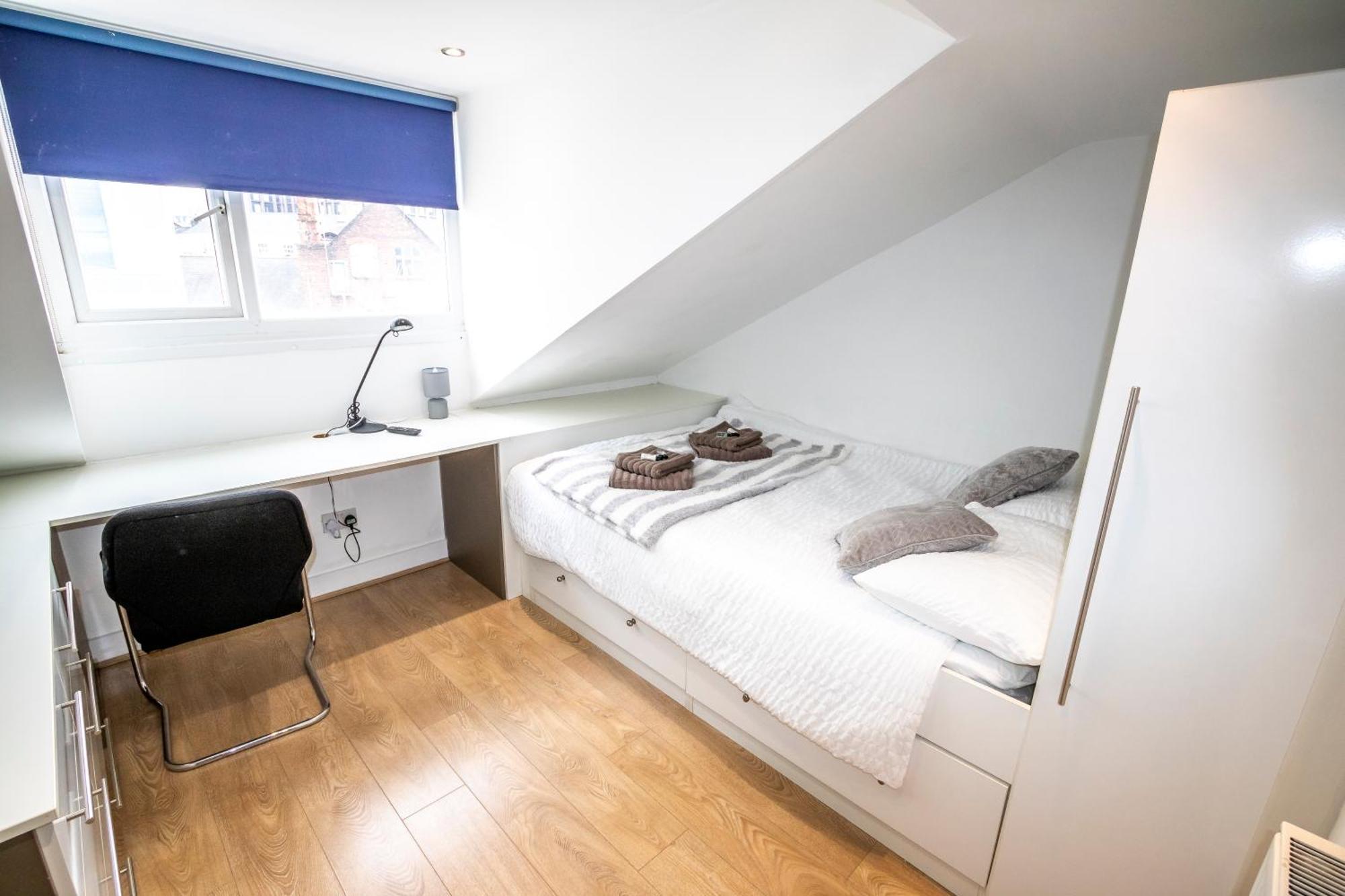 Spacious 5 Bed En-suite Flat Apartment Liverpool