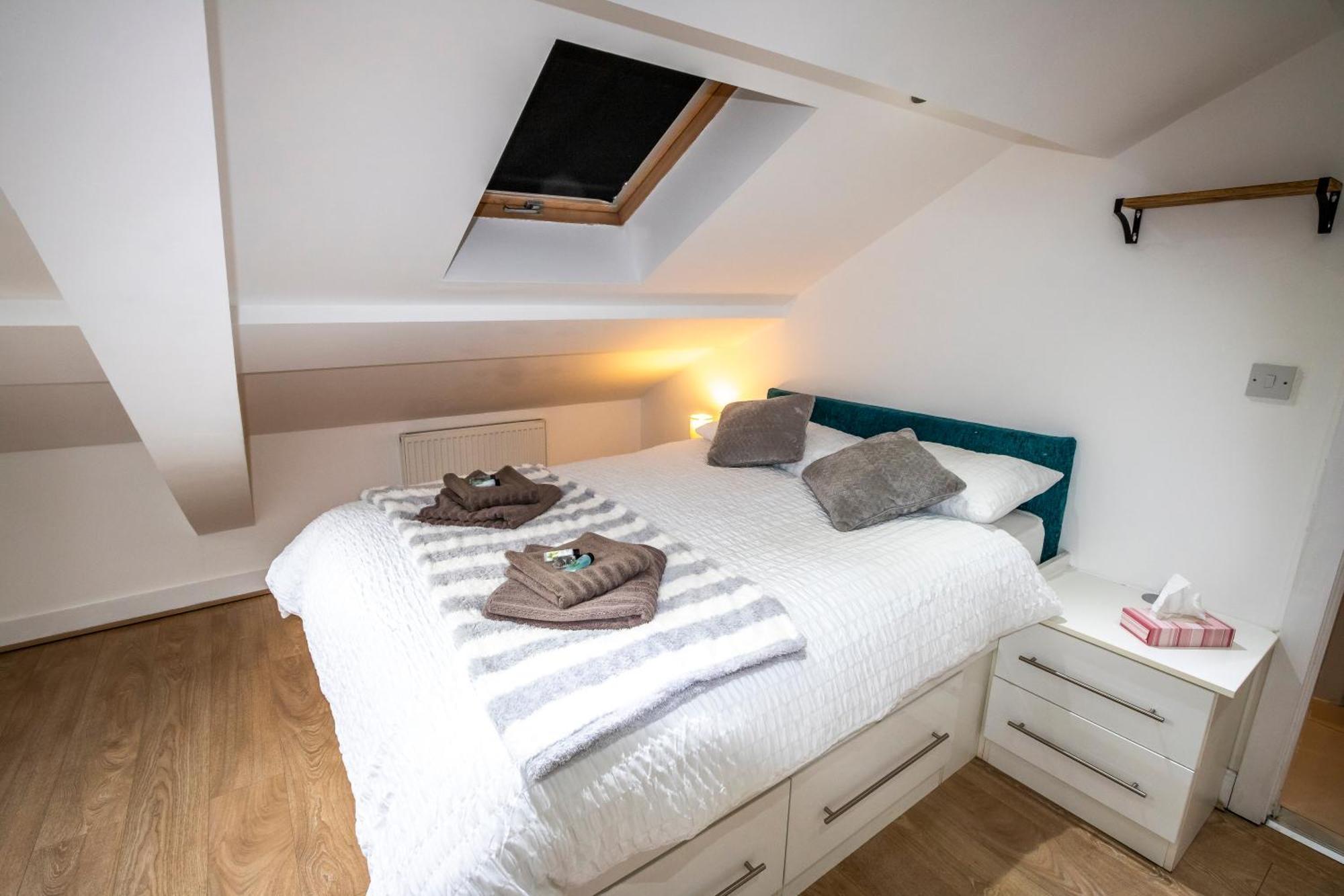 Apartment Spacious 5 Bed En-suite Flat Liverpool