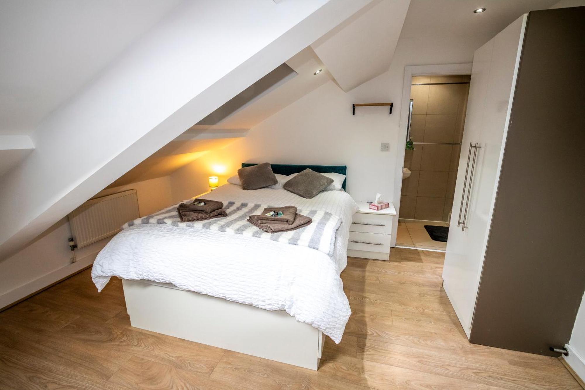 Spacious 5 Bed En-suite Flat Liverpool