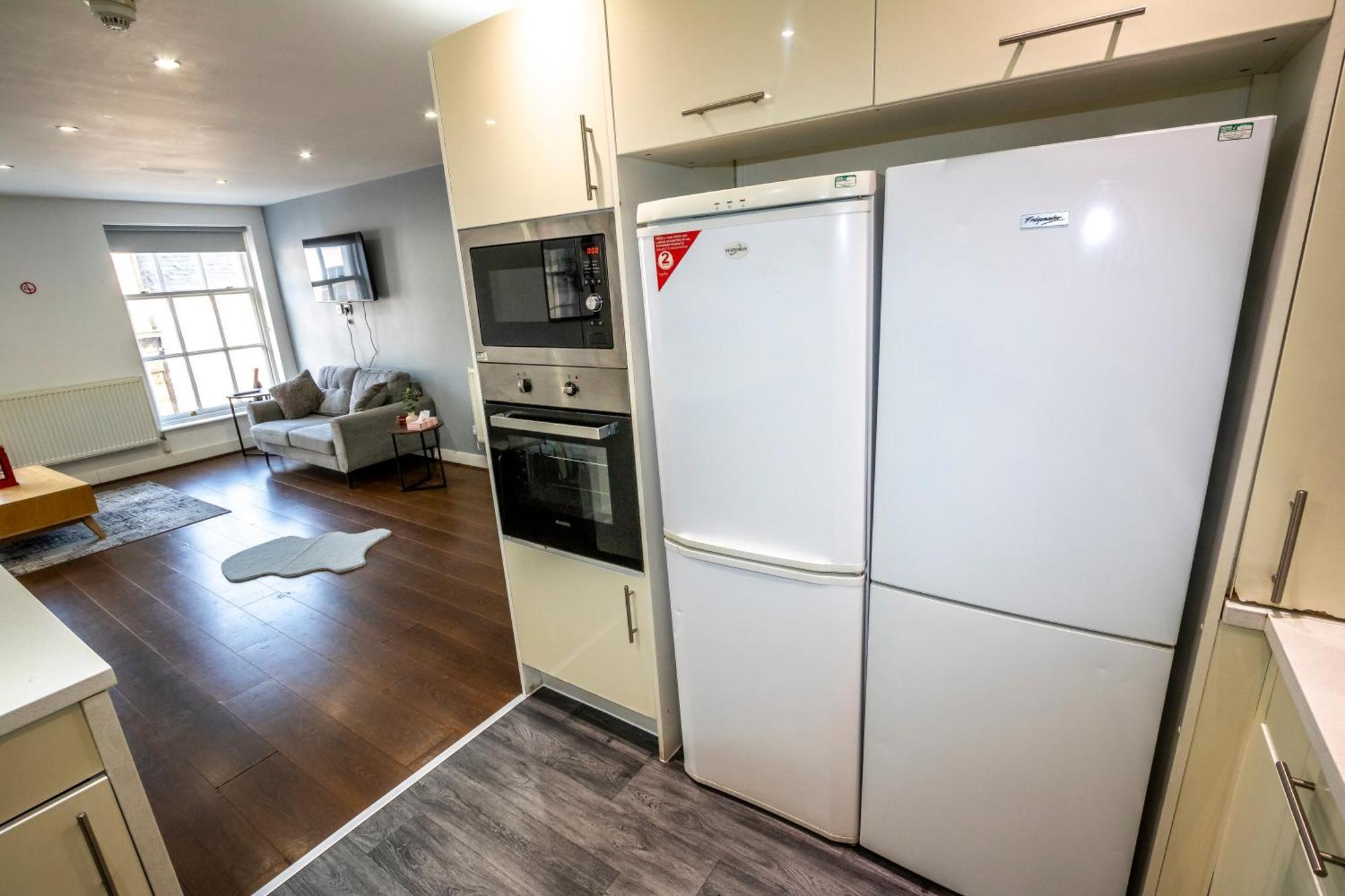 Apartment Spacious 5 Bed En-suite Flat *