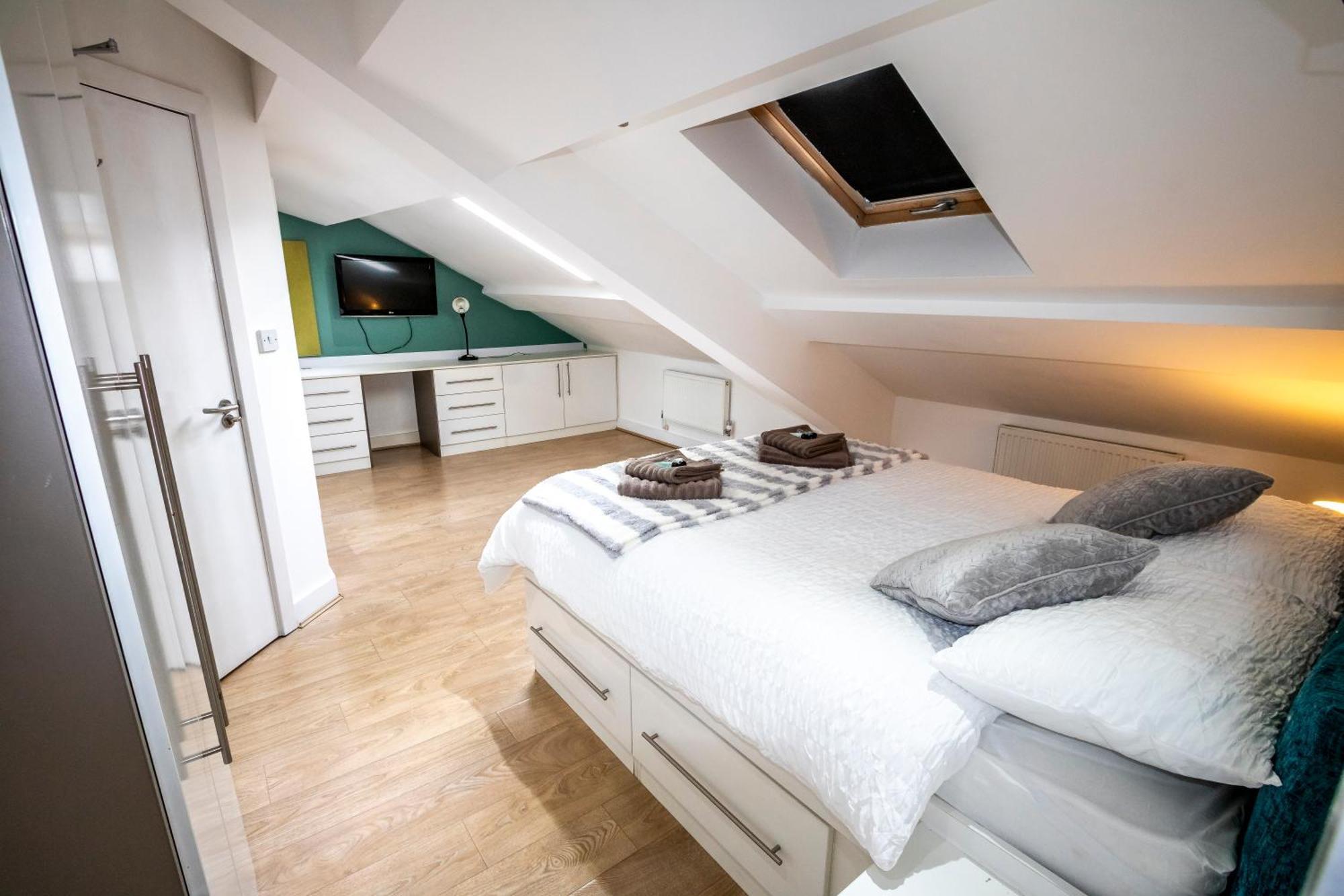 Spacious 5 Bed En-suite Flat Apartment