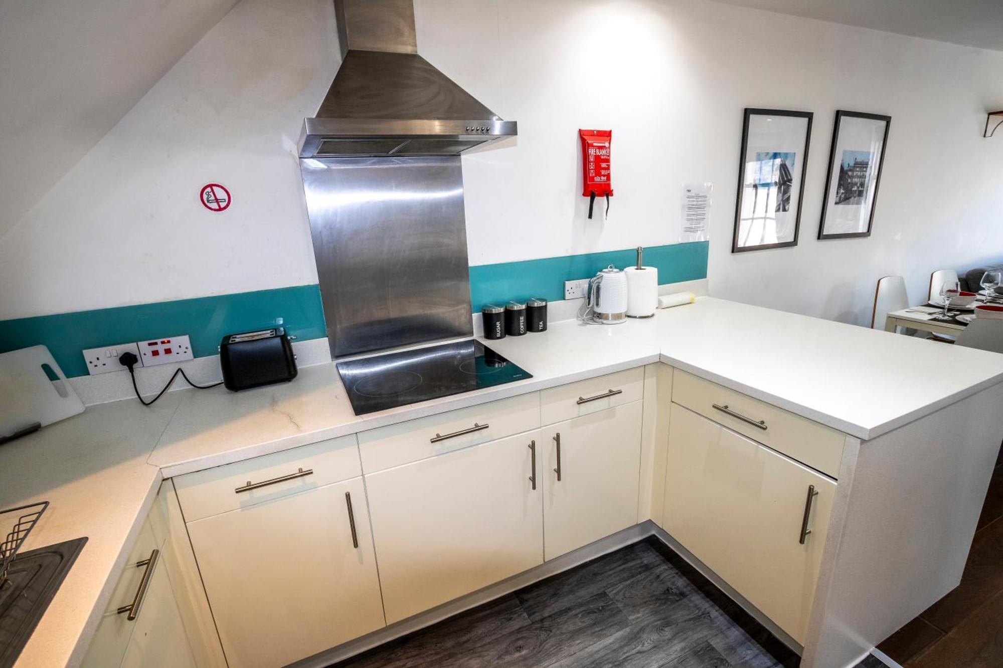 Apartment Spacious 5 Bed En-suite Flat Liverpool