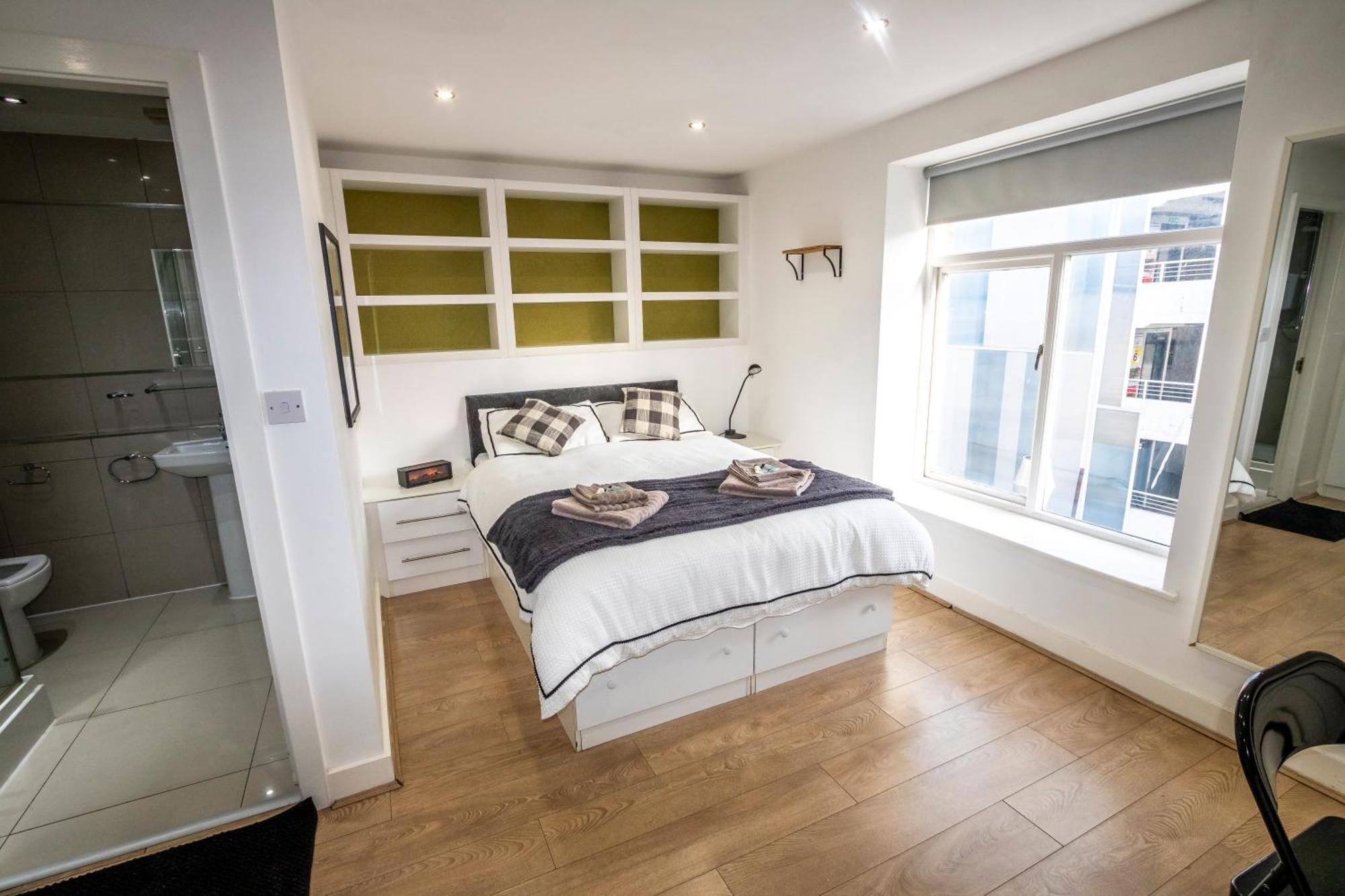 Apartment Spacious 5 Bed En-suite Flat Liverpool