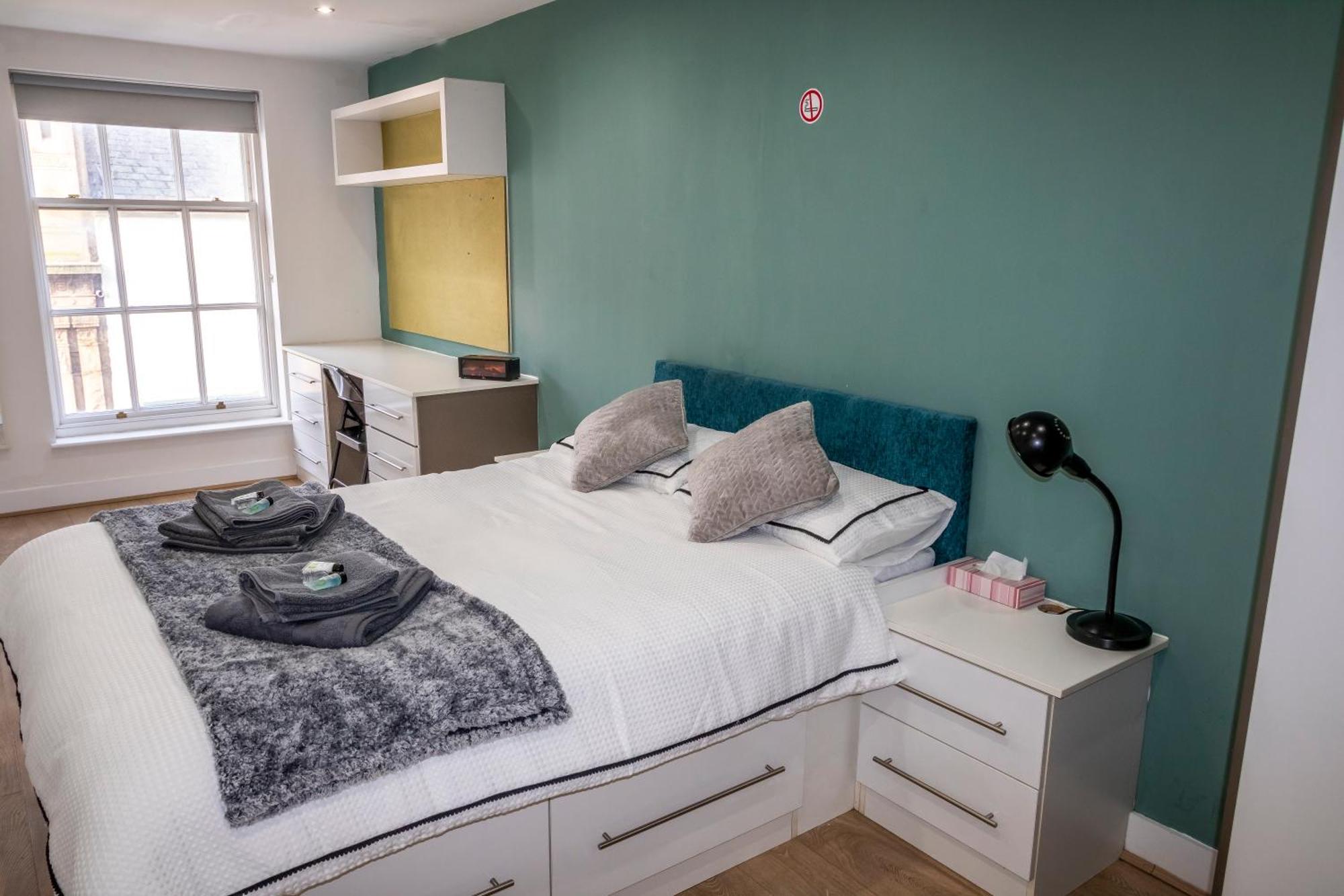 Spacious 5 Bed En-suite Flat Apartment Liverpool