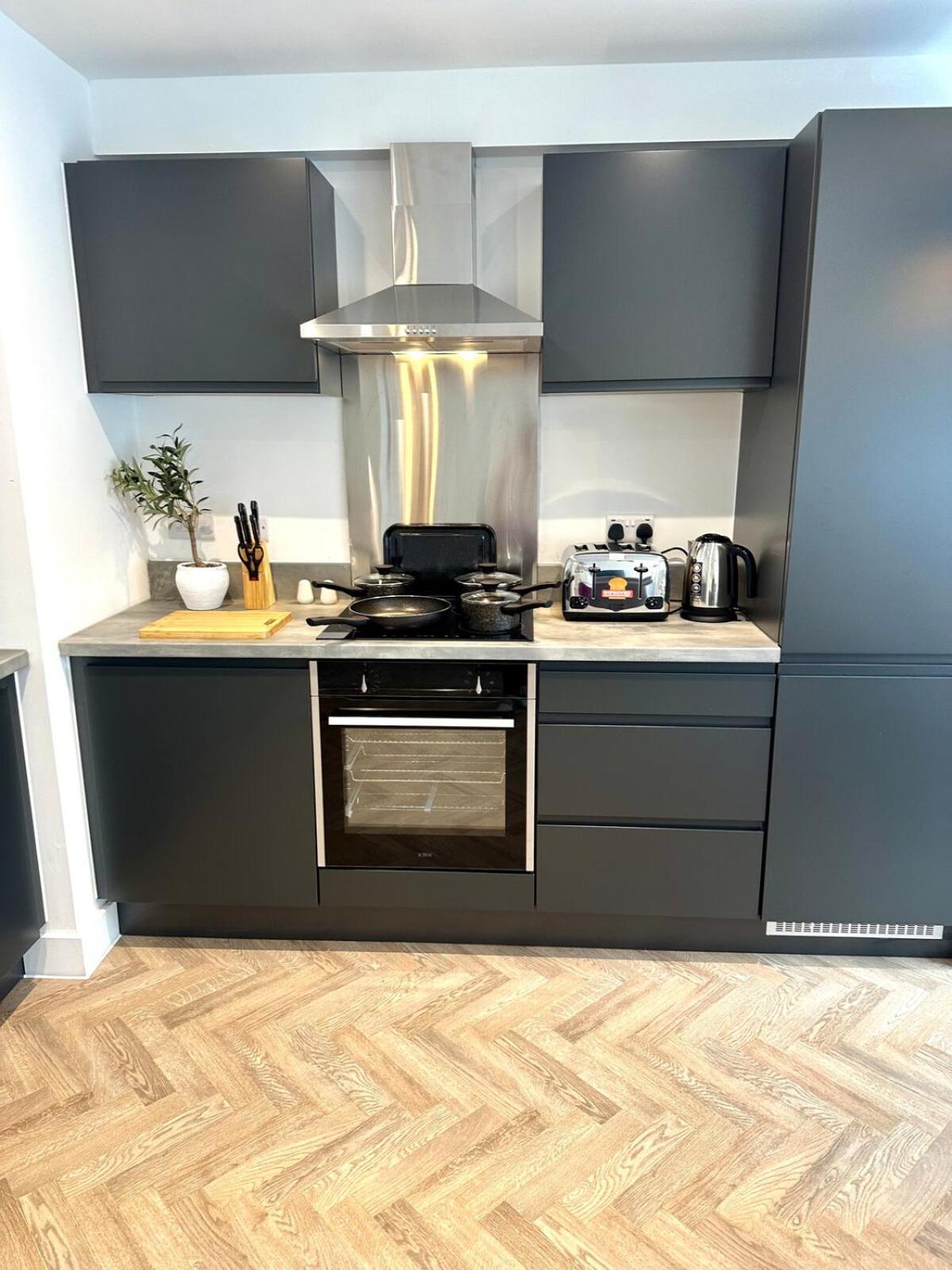 Copper - 2bed Elegance - Free Parking Apartment
