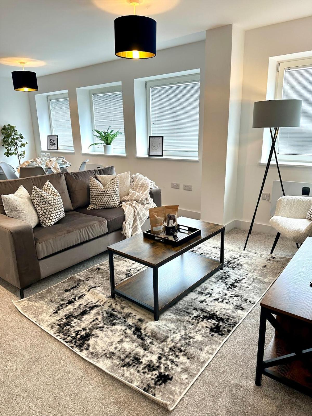 Copper - 2bed Elegance - Free Parking Apartment