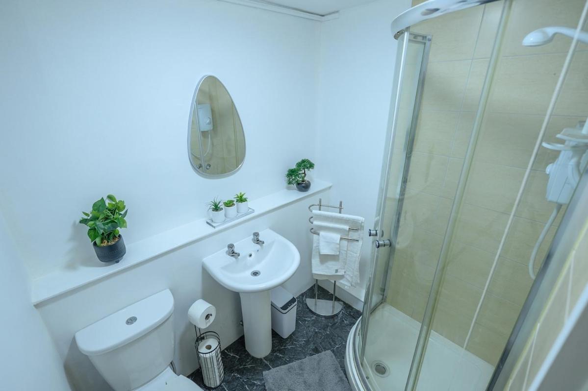 Furnished 1bed In L Free Parking & Wifi Liverpool