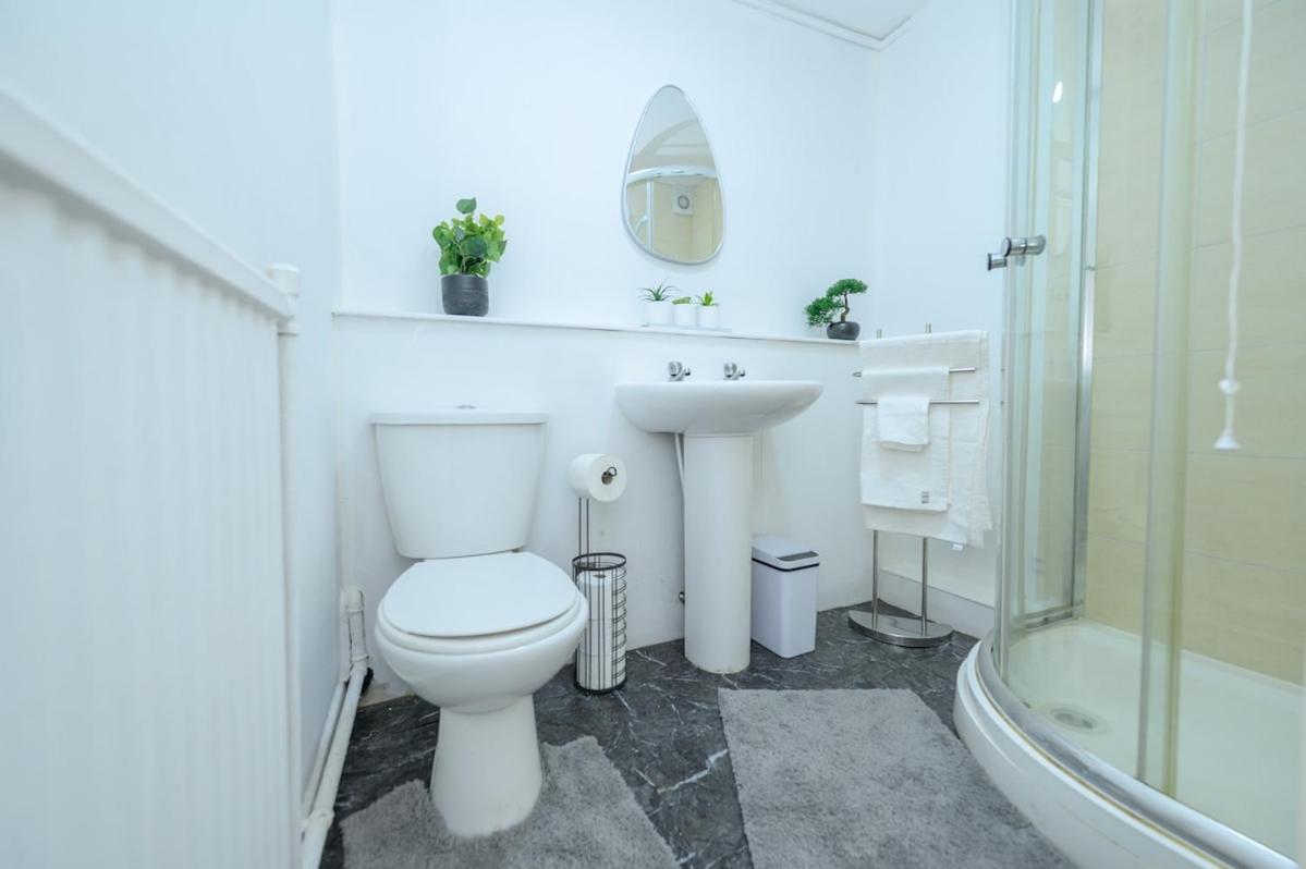 Furnished 1bed In L Free Parking & Wifi