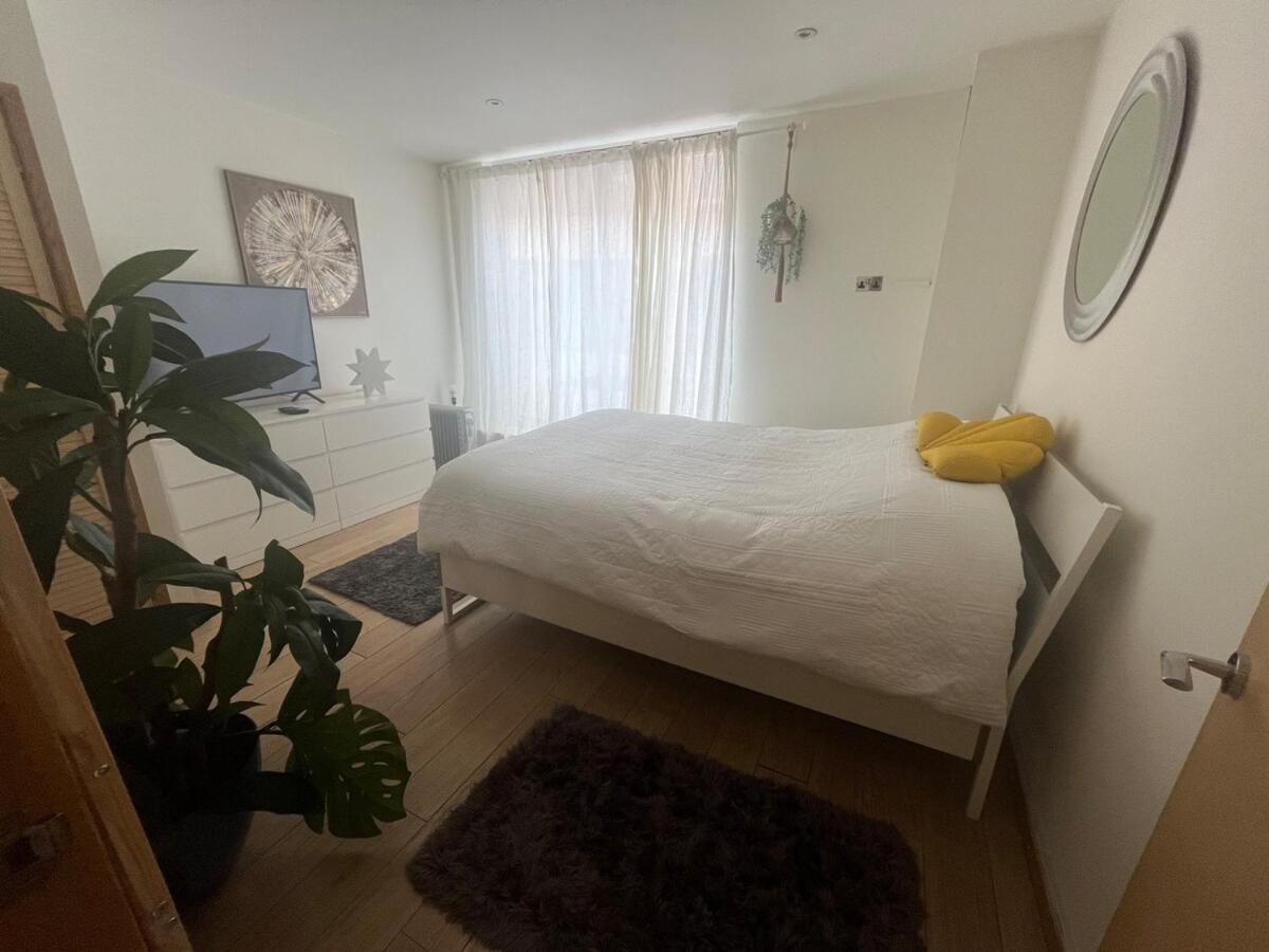 2 Bed Centre Apartment *