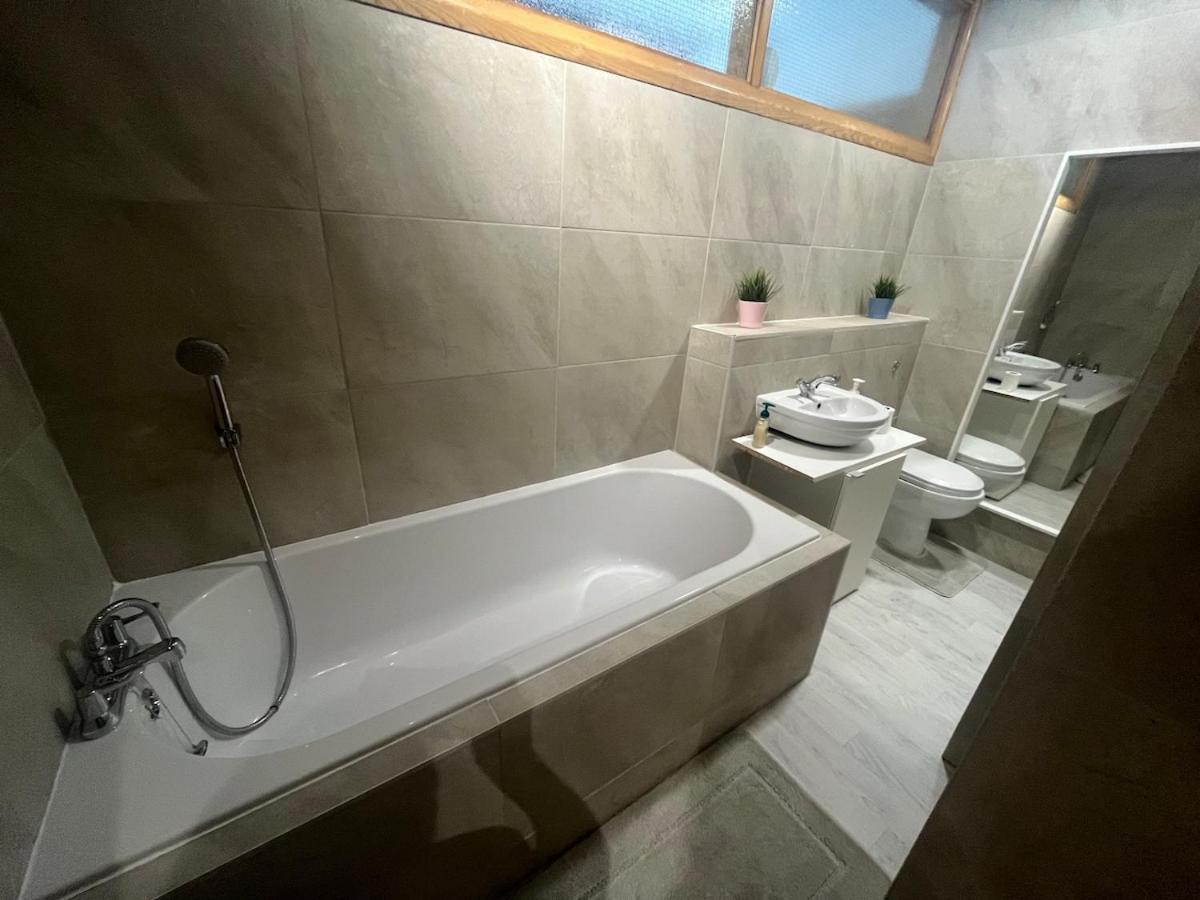2 Bed Centre *