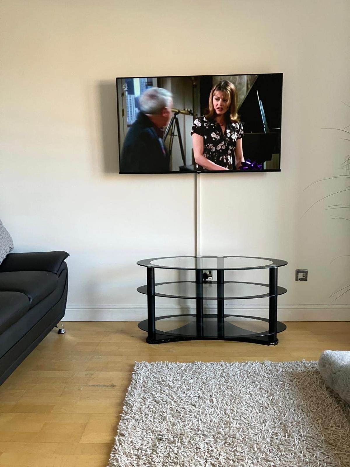 2 Bed City, River Mersey View Apartment, Sleeps 5 Apartment Liverpool