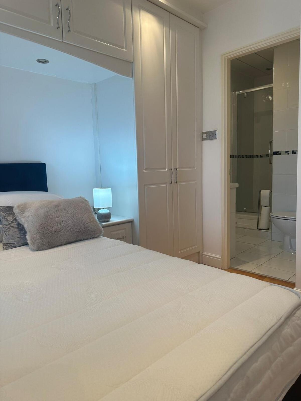 2 Bed City, River Mersey View Apartment, Sleeps 5 * Liverpool