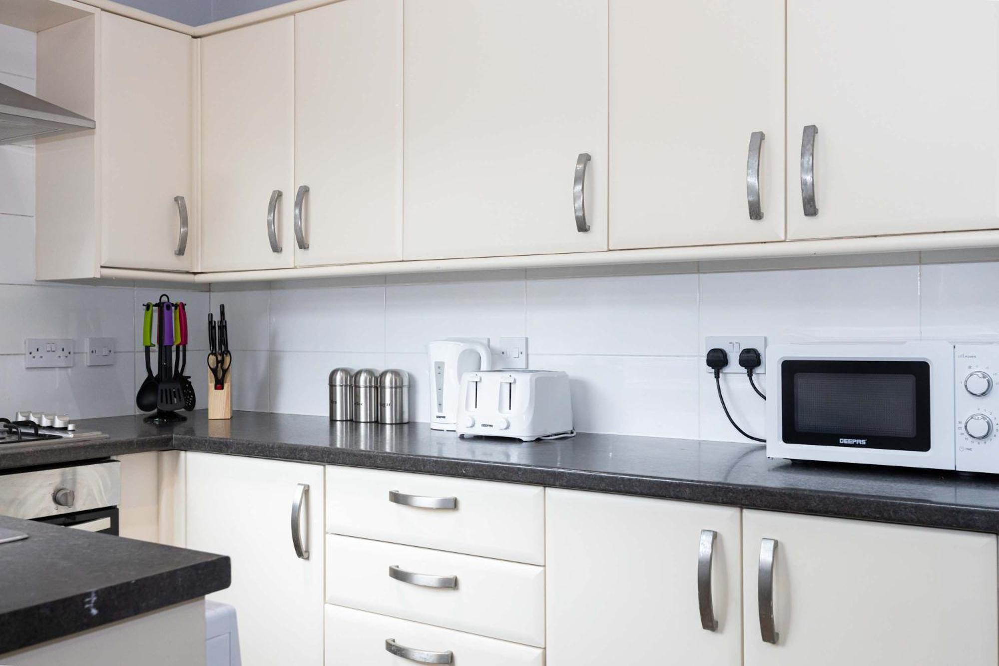 Stylish 1-bed Flat In Apartment Liverpool