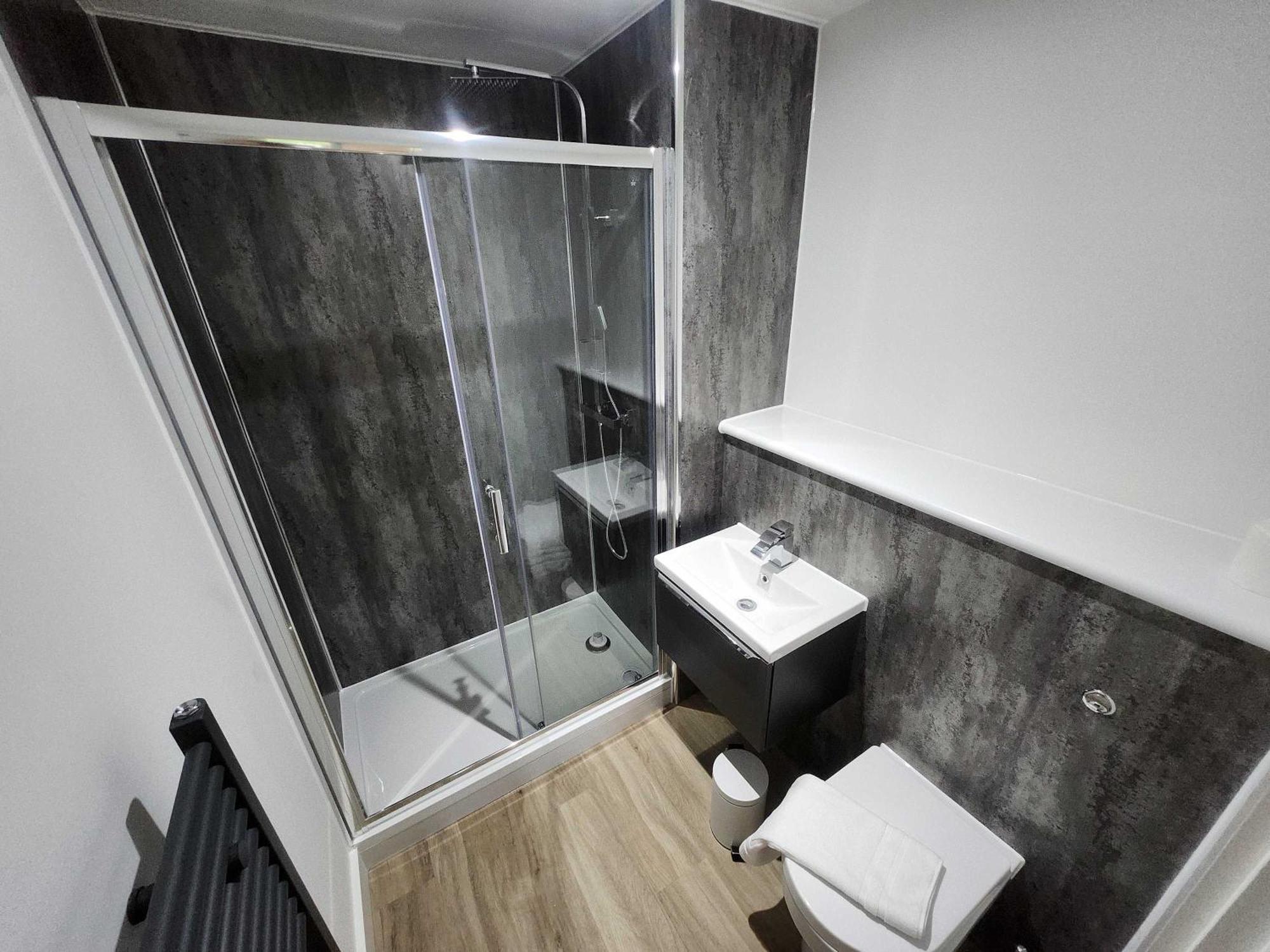 Modern & Bright 2 Bedroom In *