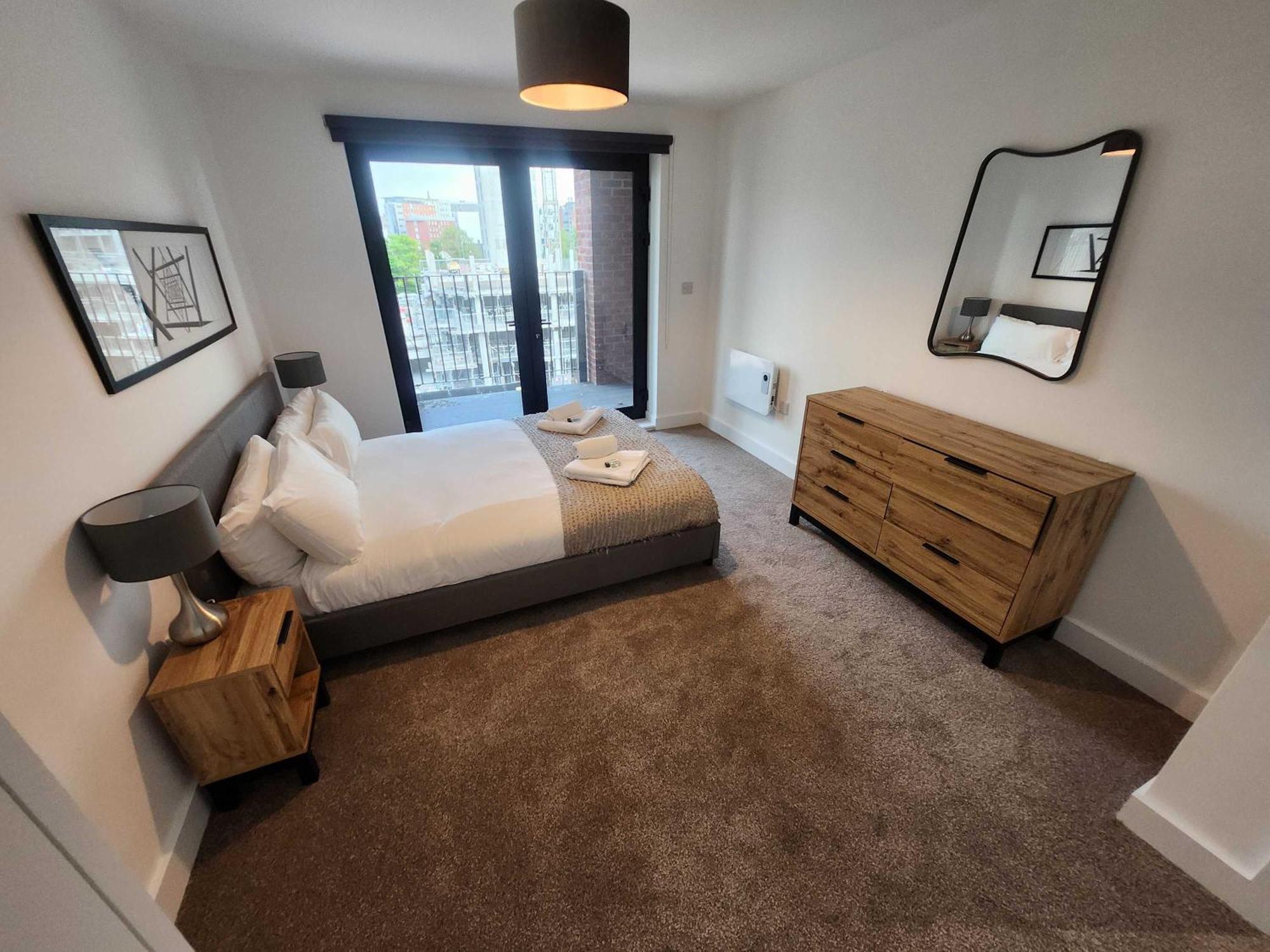 Modern & Bright 2 Bedroom In Apartment Liverpool