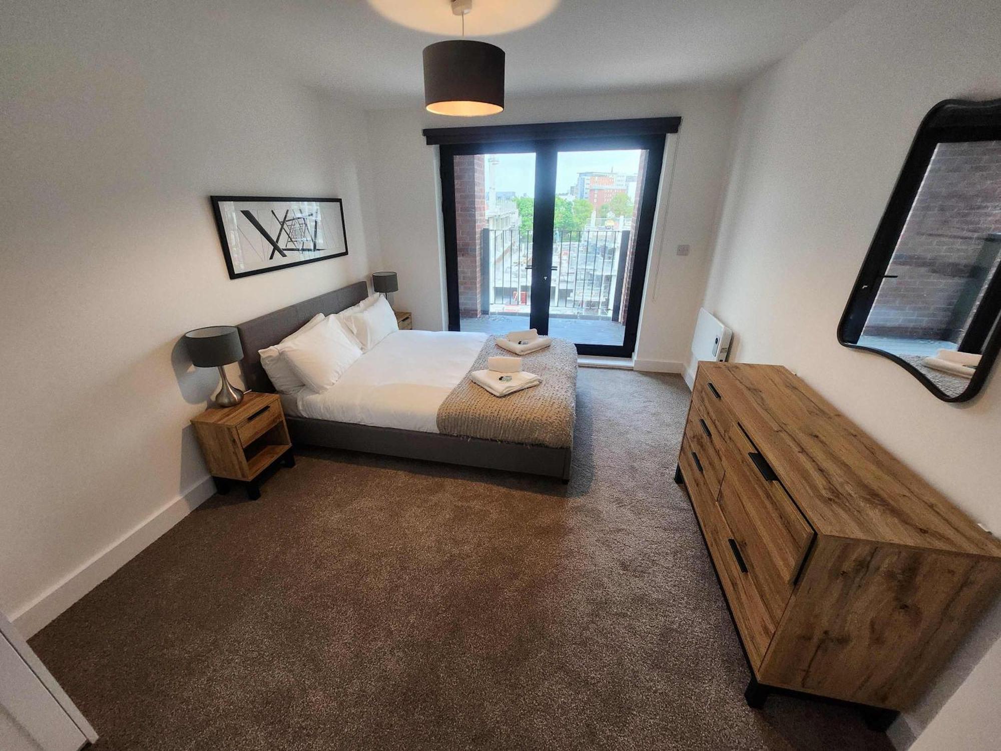 Modern & Bright 2 Bedroom In Apartment *