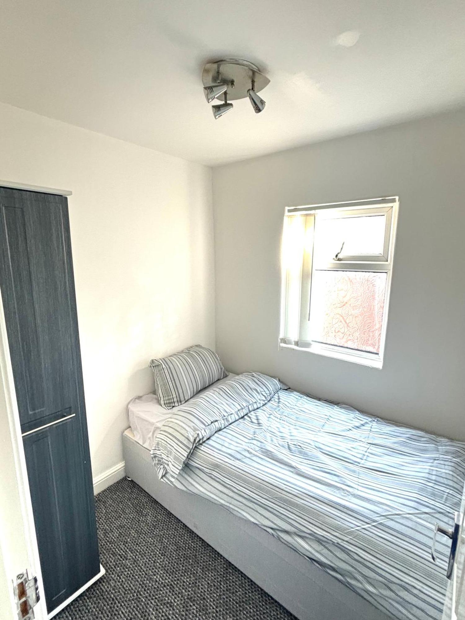 Single Bedroom In Anfield Homestay *