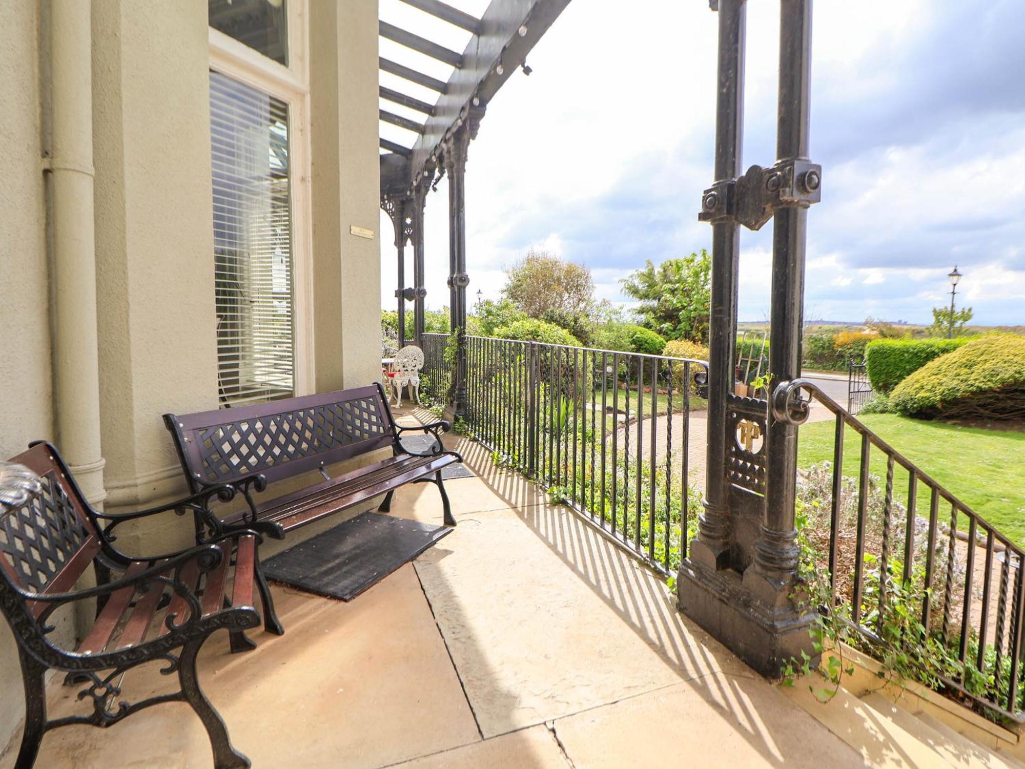 Ismay Lounge Apartment- Titanic Interest Apartment